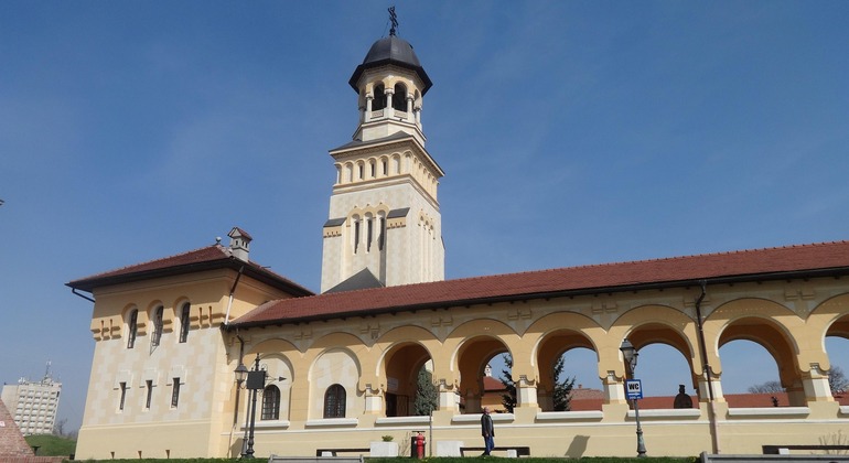 תמונה עבור אלבה לוליה: סיור חינם בלב האומה
