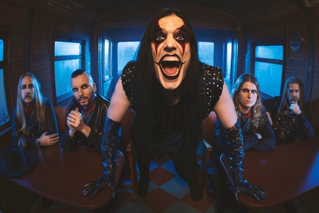 Picture for Avatar w/ Alien Weaponry