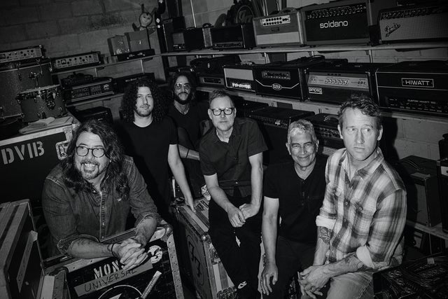 תמונה עבור Foo Fighters: TAKE COVER TOUR 2026