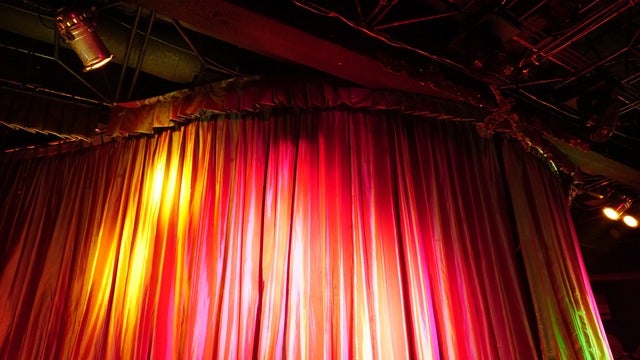 תמונה עבור Teatro Mágico no Qualistage 