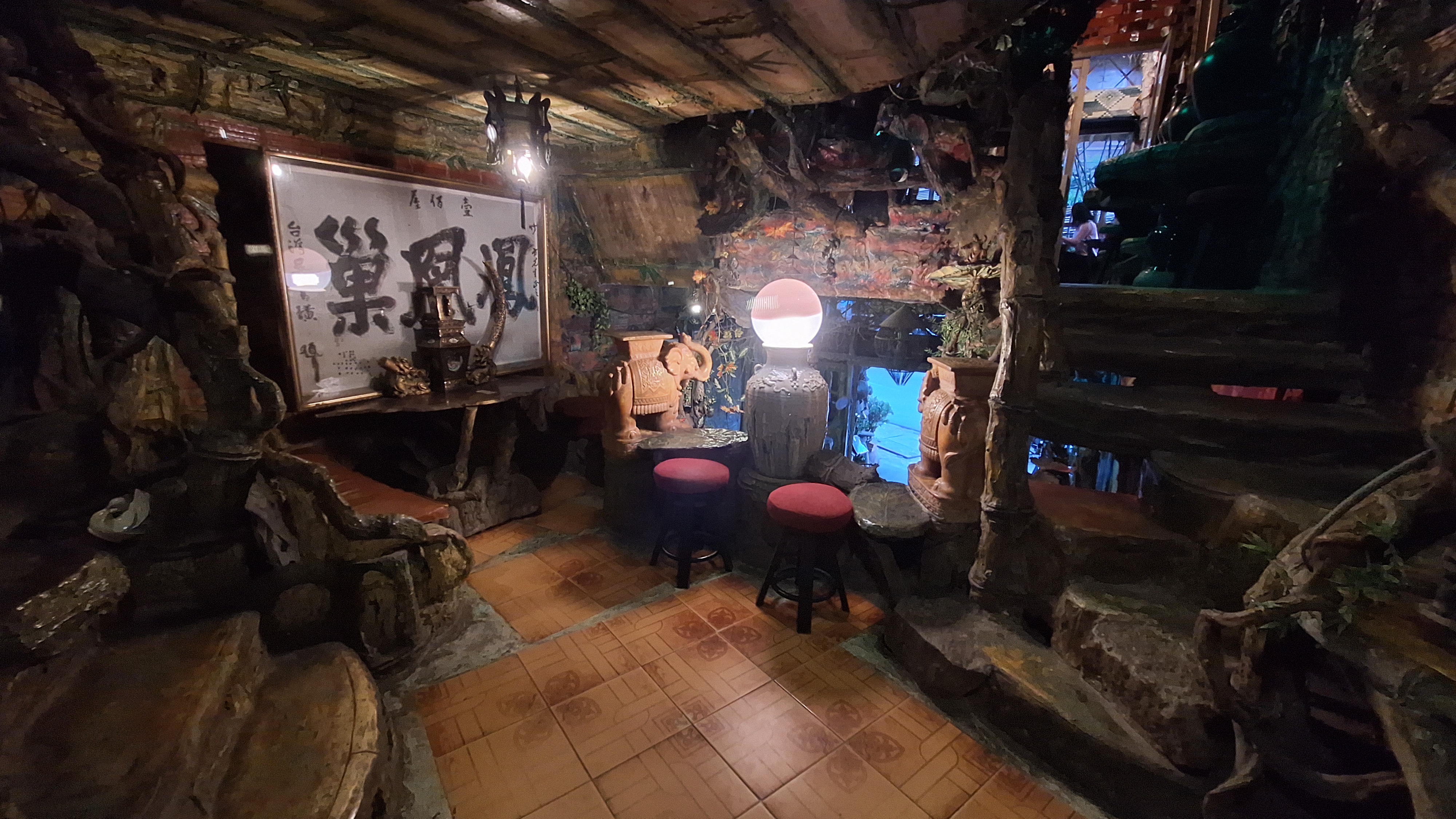 Изображение для The 100 Roofs Cafe (Maze Bar)