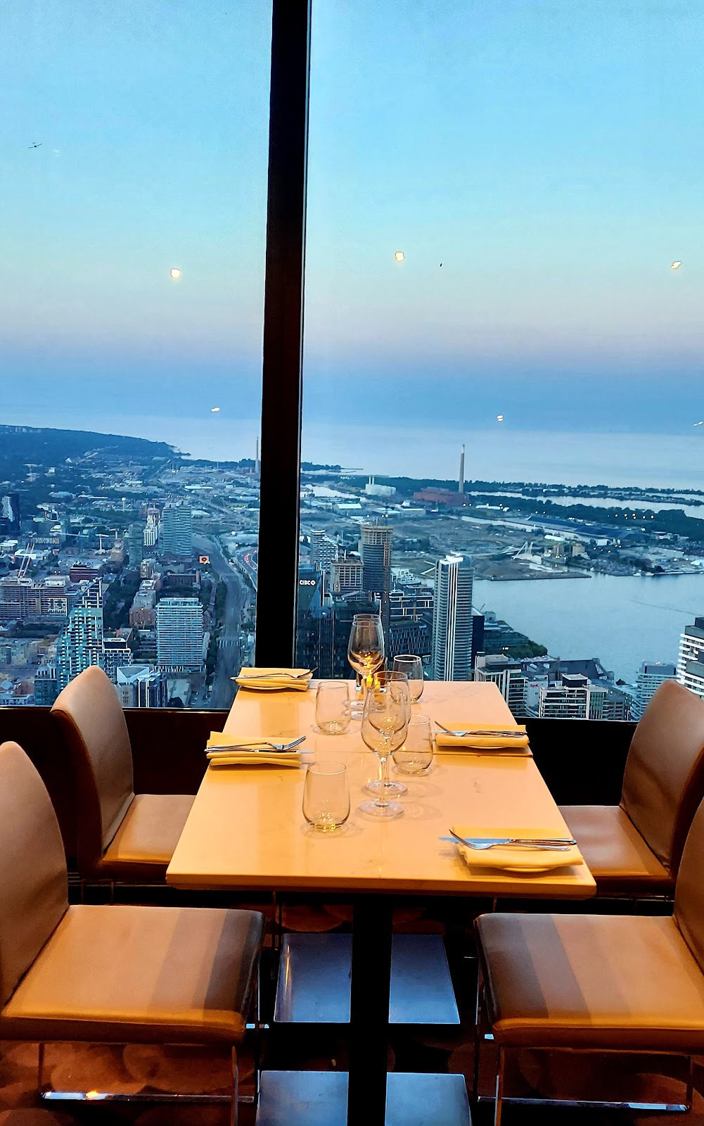 תמונה עבור 360 The Restaurant at the CN Tower