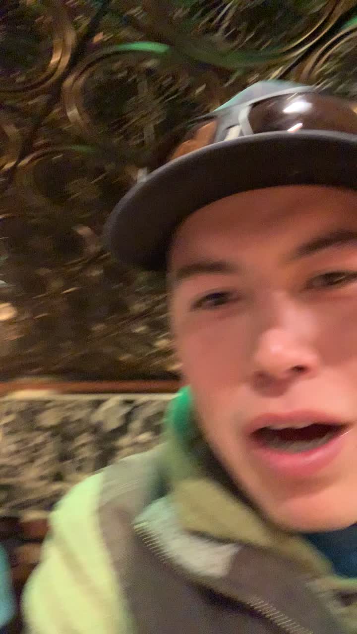 '98 Hotel lounge