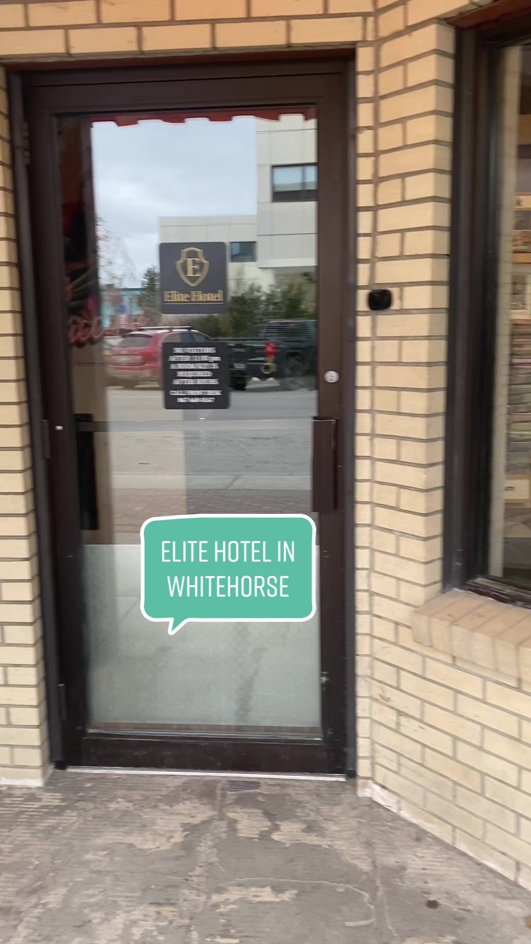 '98 Hotel lounge