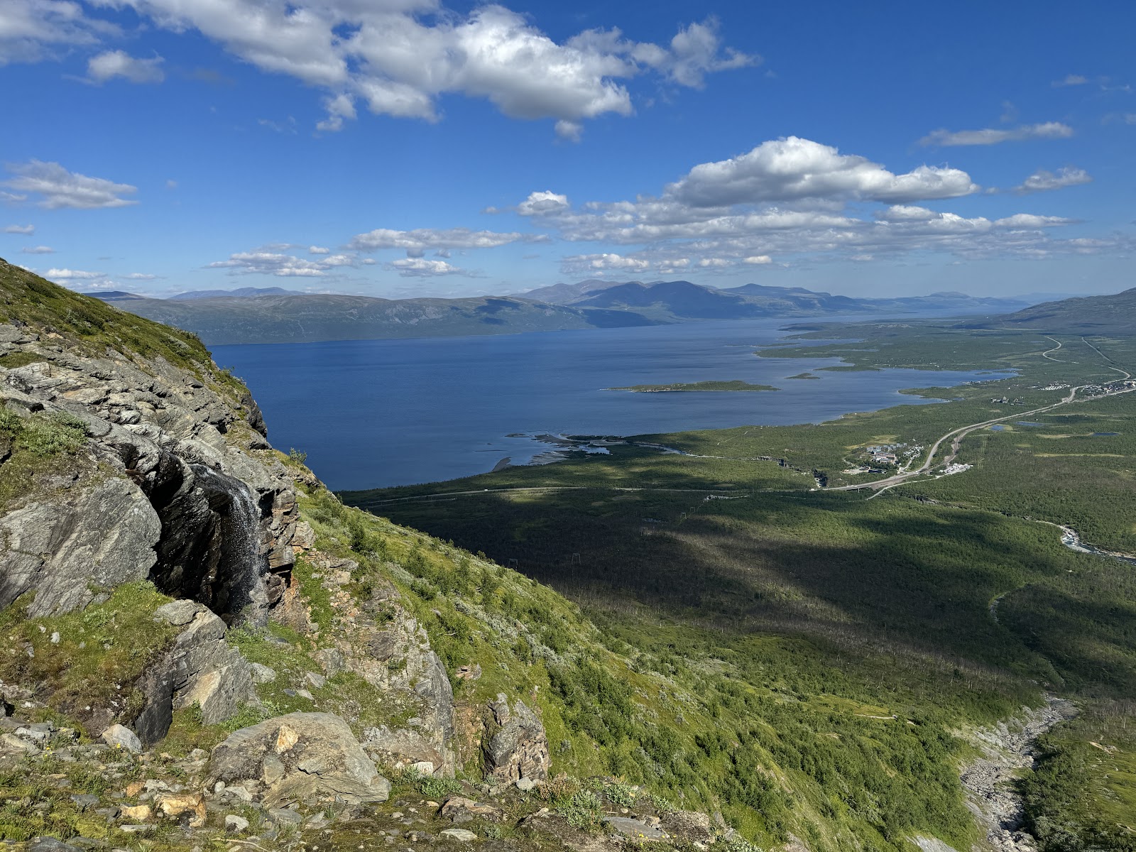Зимняя Швеция: куда поехать за северным сиянием и полярной сказкой