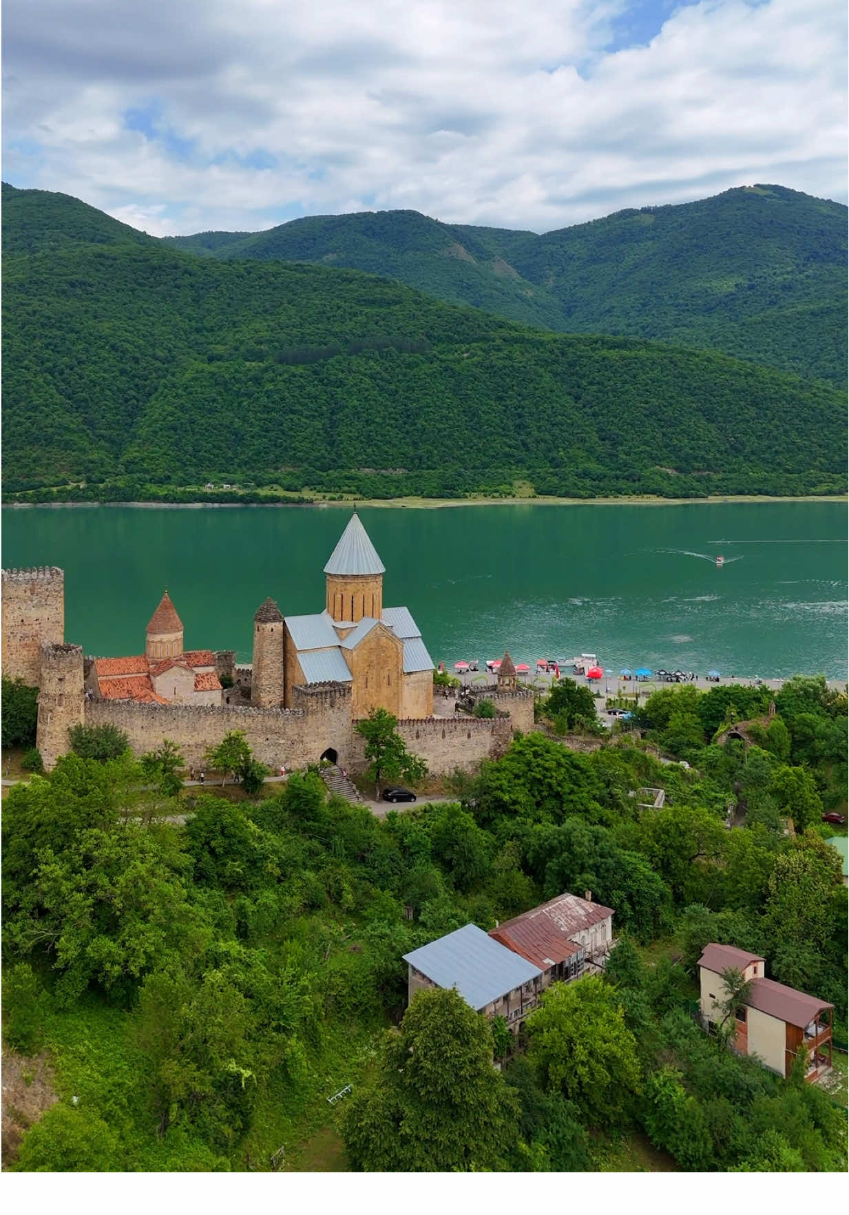 Ананури