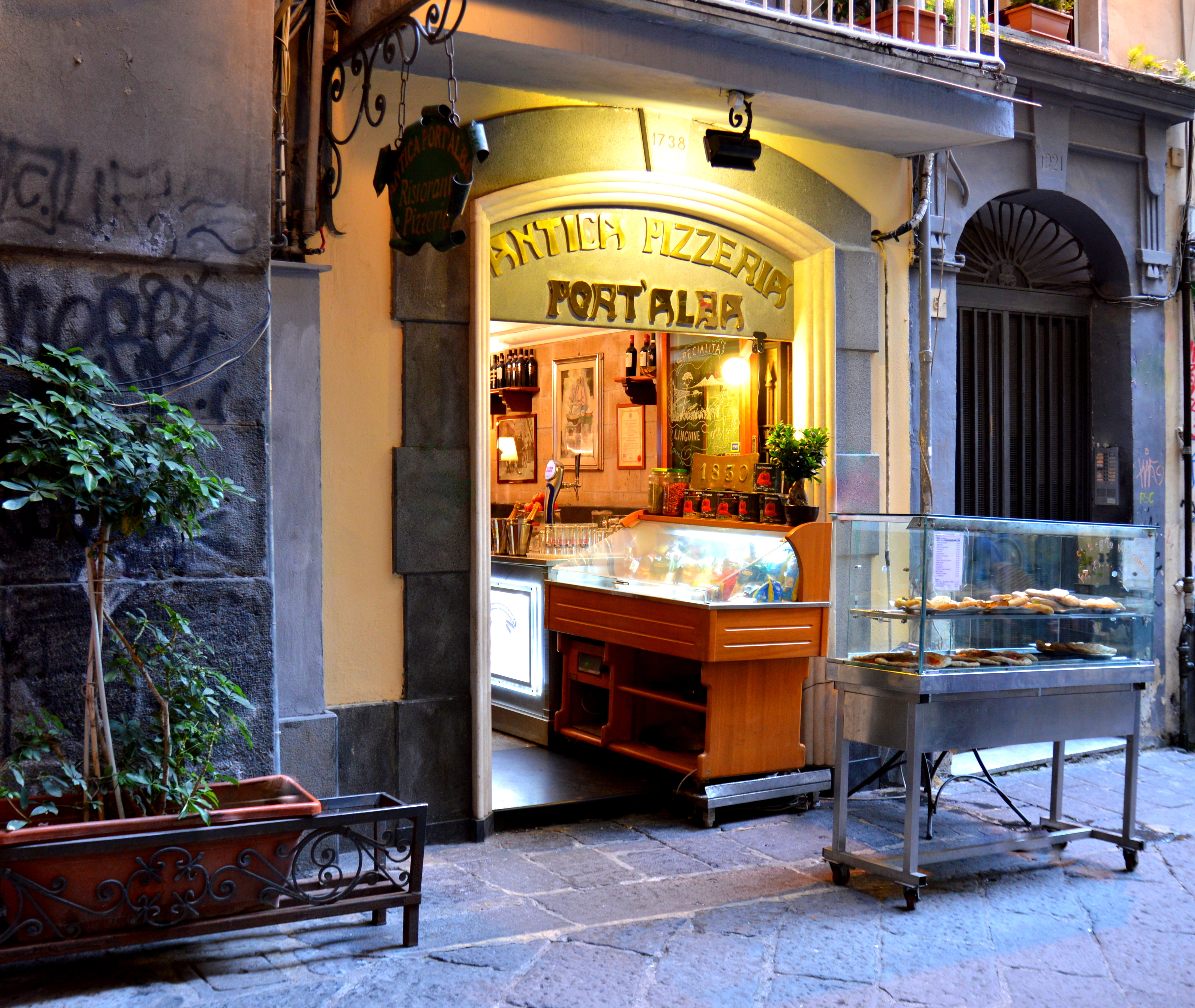 תמונה עבור Antica Pizzeria Port'Alba - Naples