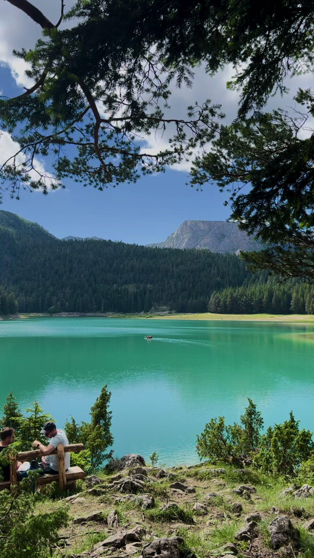 Black Lake / Crno Jezero (האגם השחור)