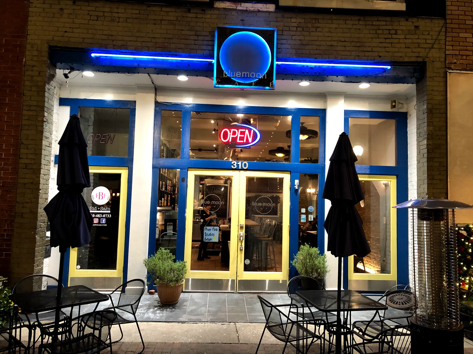Picture for Blue Moon Café