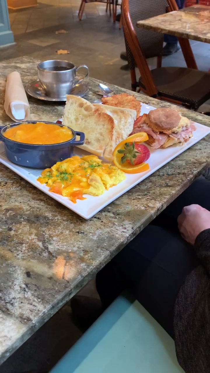 Blue Talon Bistro