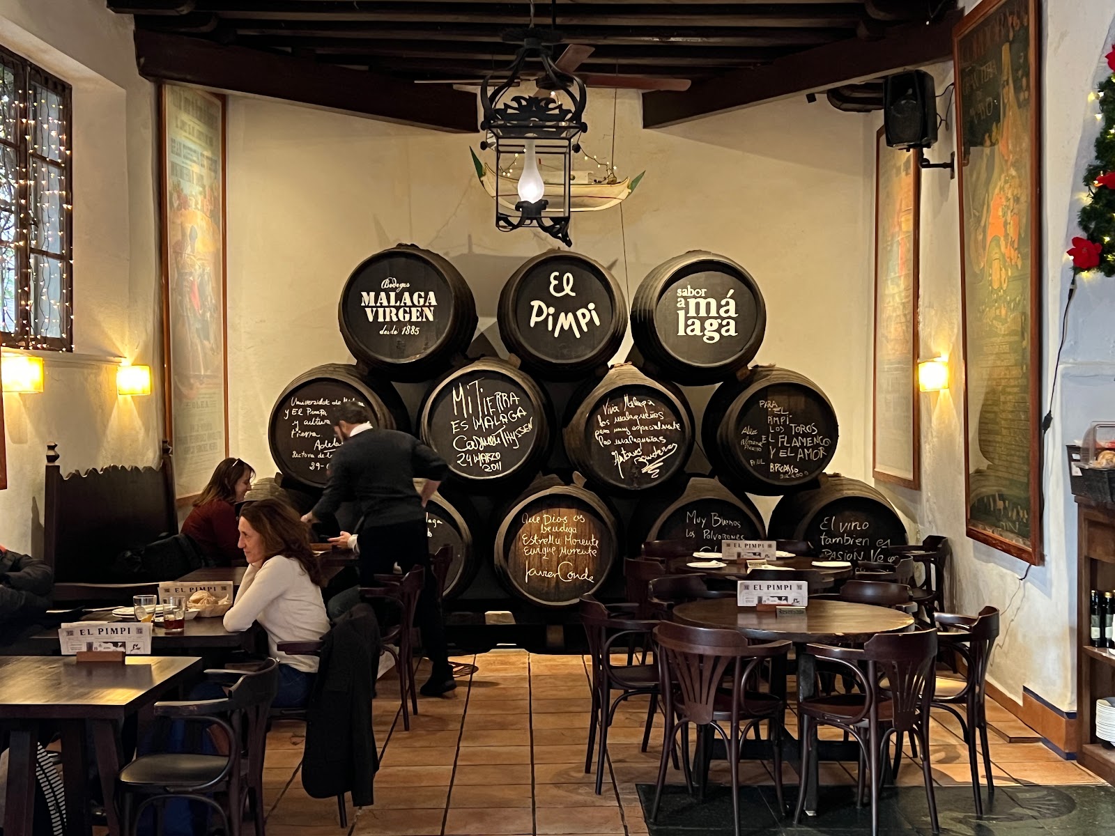 Изображение для Bodega Bar El Pimpi in Malaga