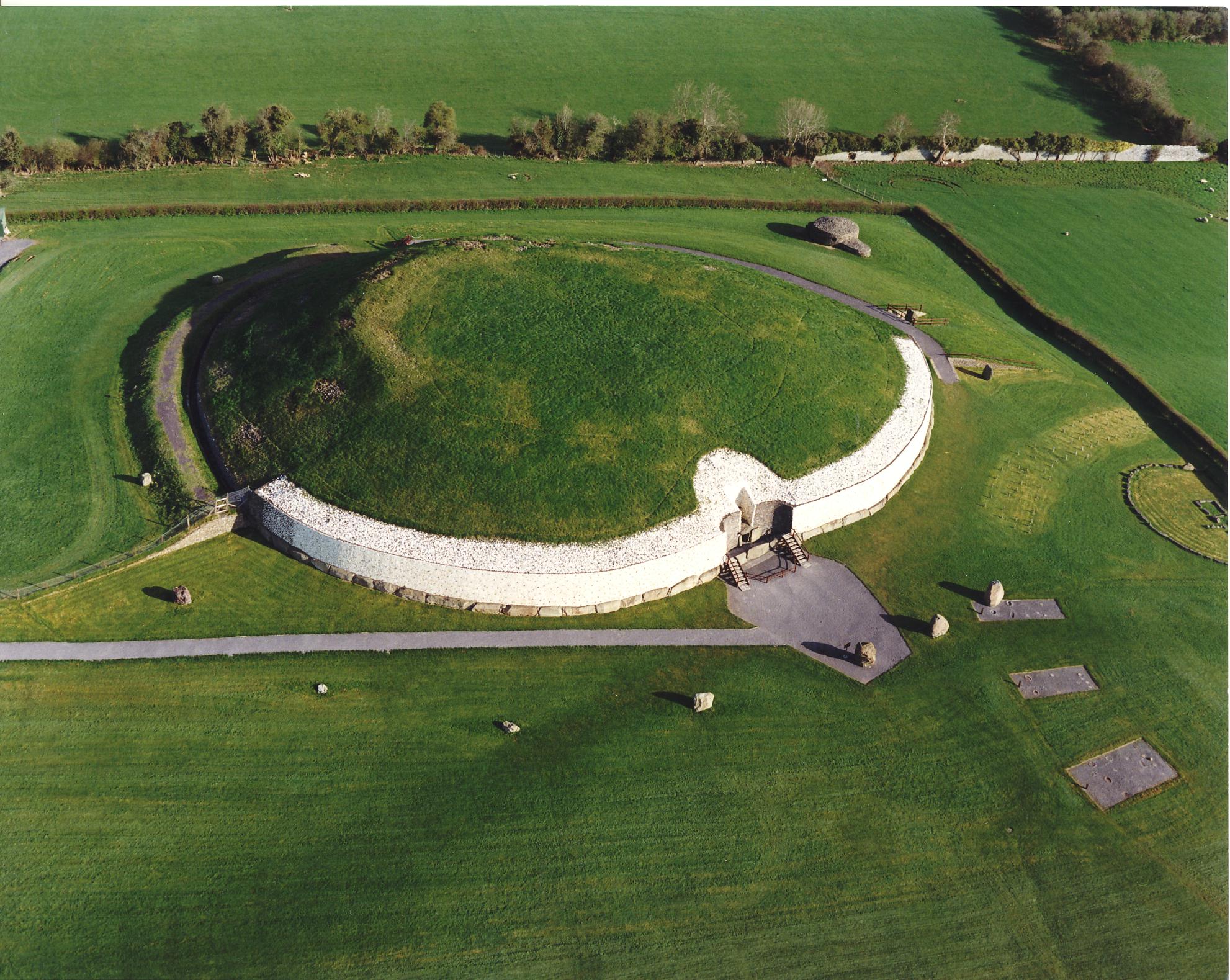 Newgrange (Brú na Bóinne)