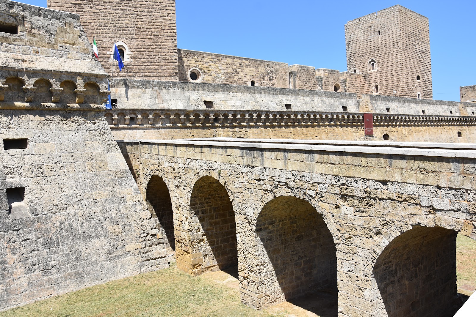 טירת סביו (Castello Normanno-Svevo)