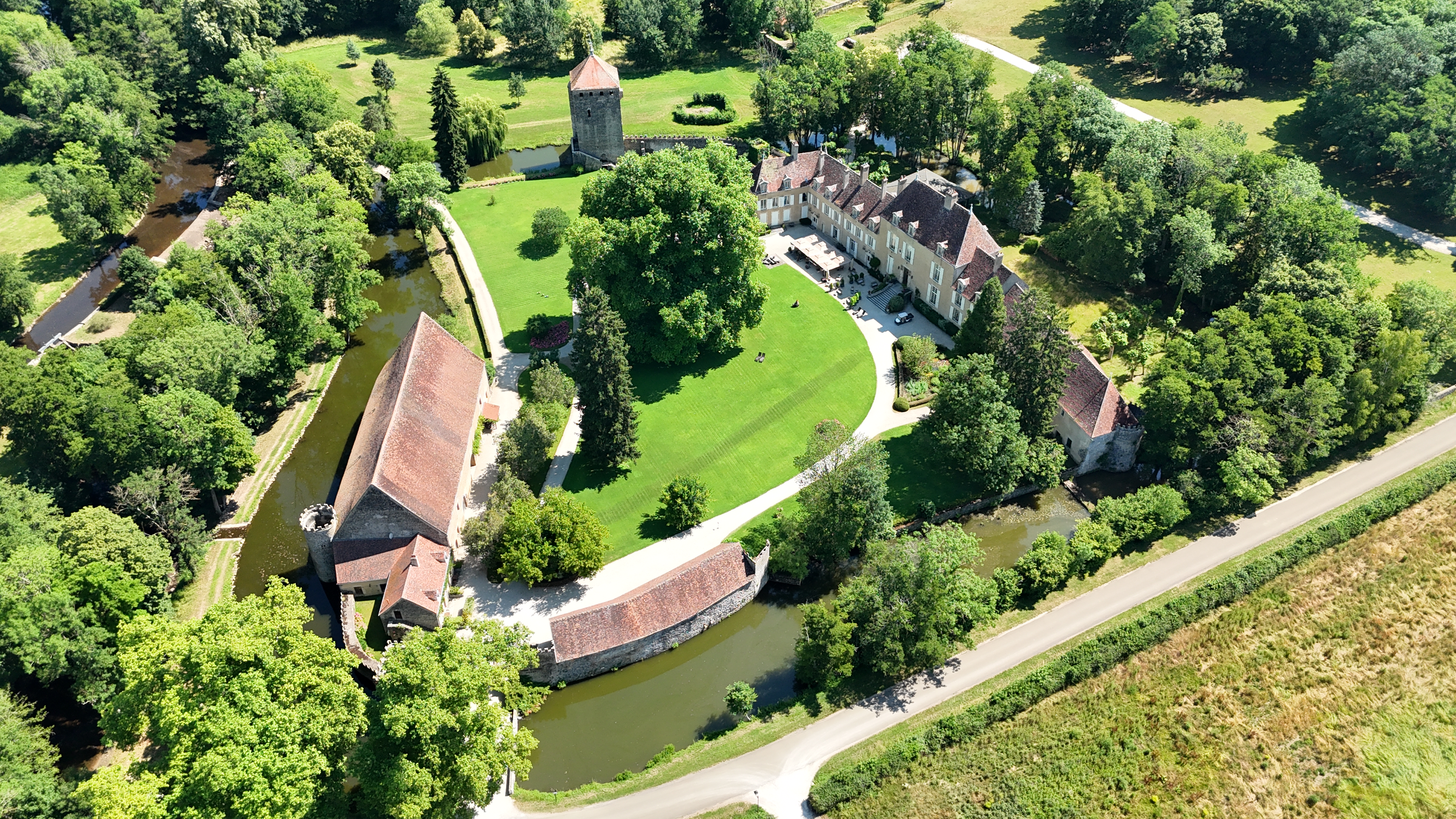 תמונה עבור Château de Vault de Lugny (Vault-de-Lugny, near Chablis)