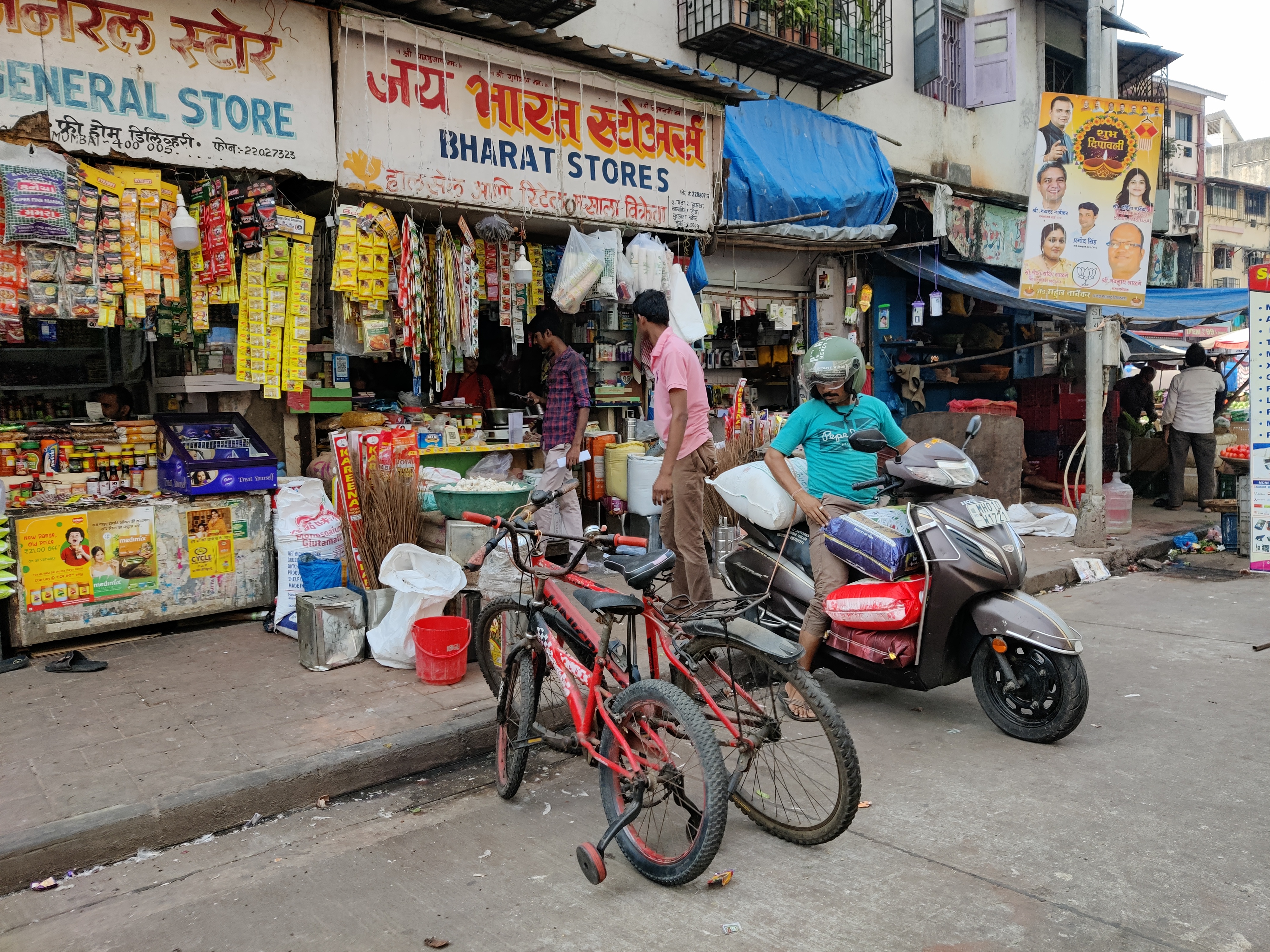 שוק קולבה (Colaba Causeway Market)
