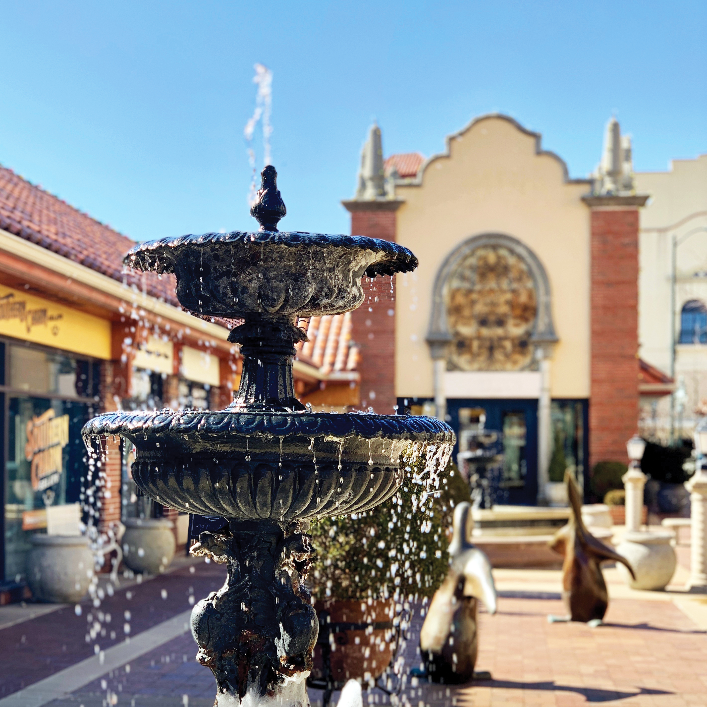 Country Club Plaza (shopping & architecture)