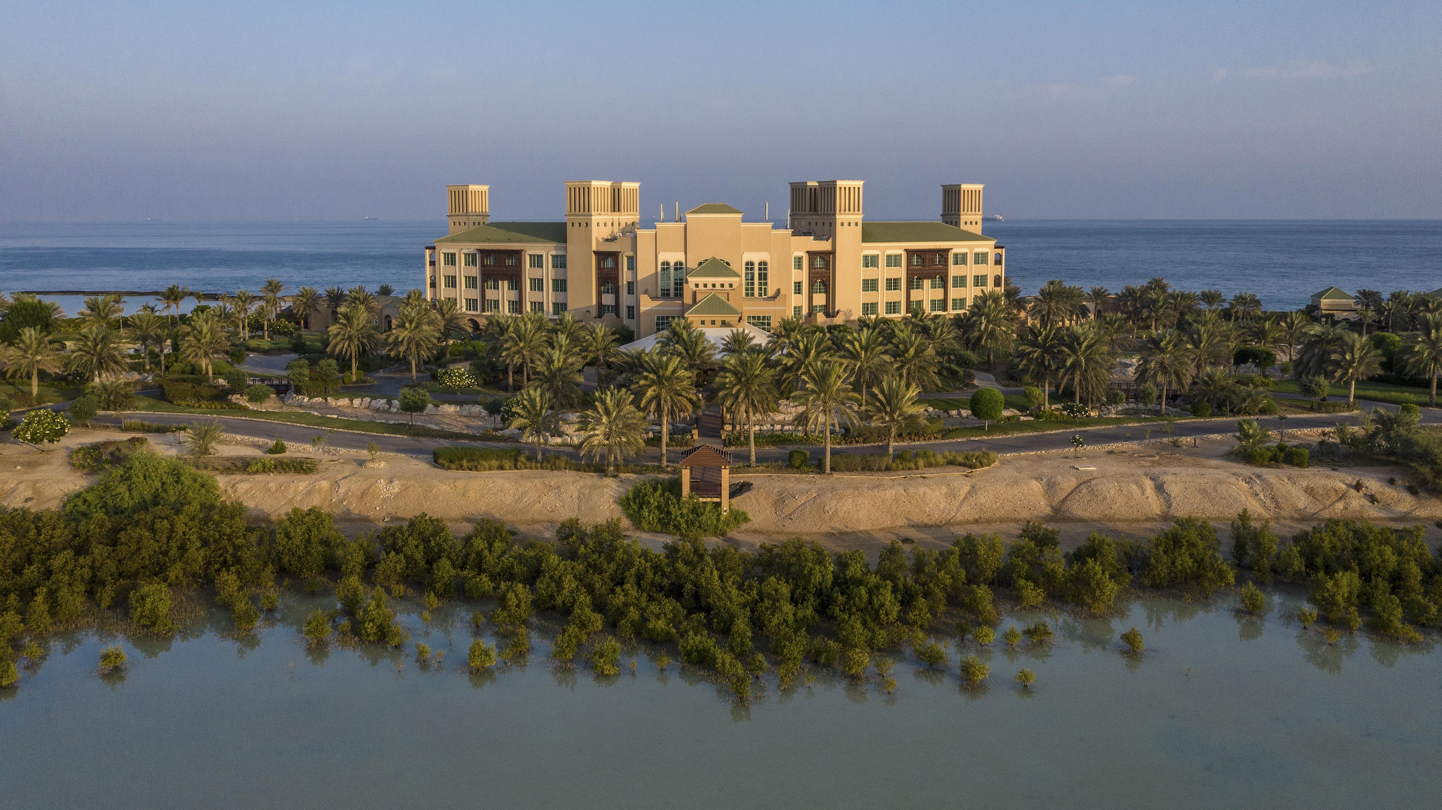 תמונה עבור Desert Islands Resort & Spa by Anantara