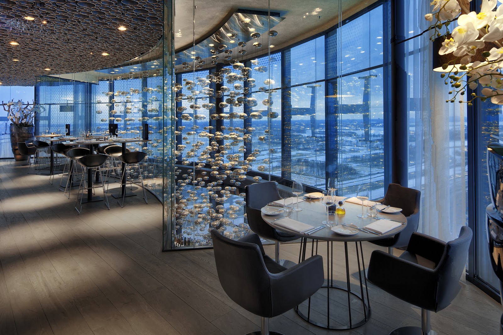 תמונה עבור Dinner in the Sky