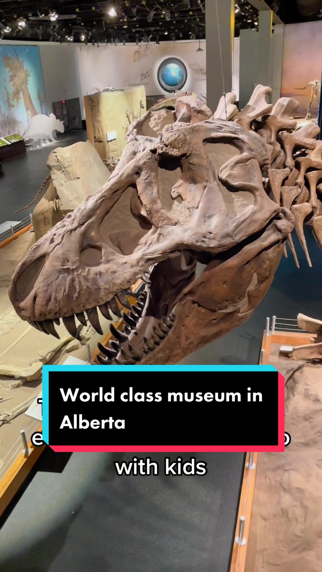 Drumheller - Hoodoos and Royal Tyrrell Museum (outdoor landmarks)