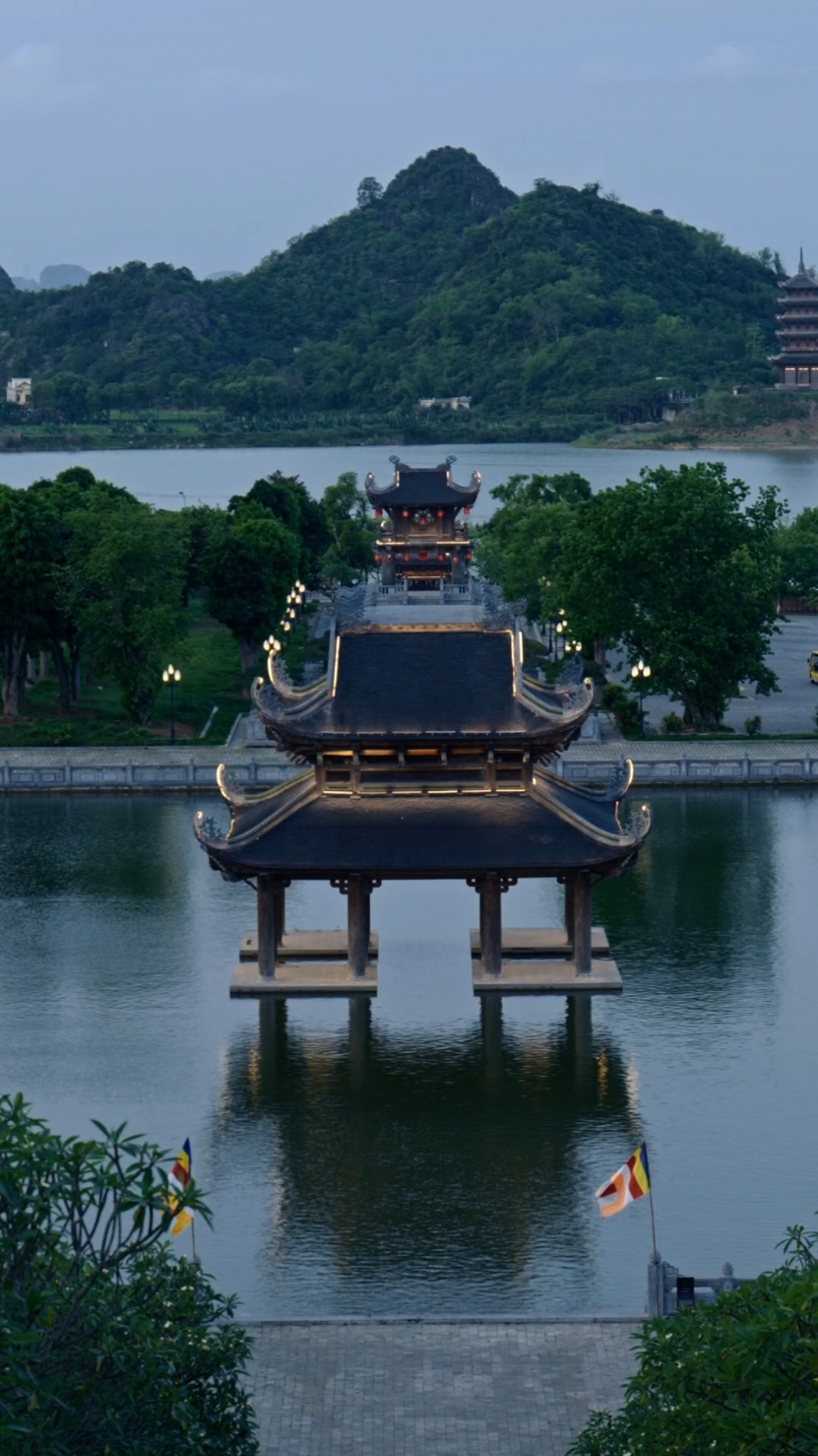 Дворец Бах Динь (Dinh Bảo Đại)