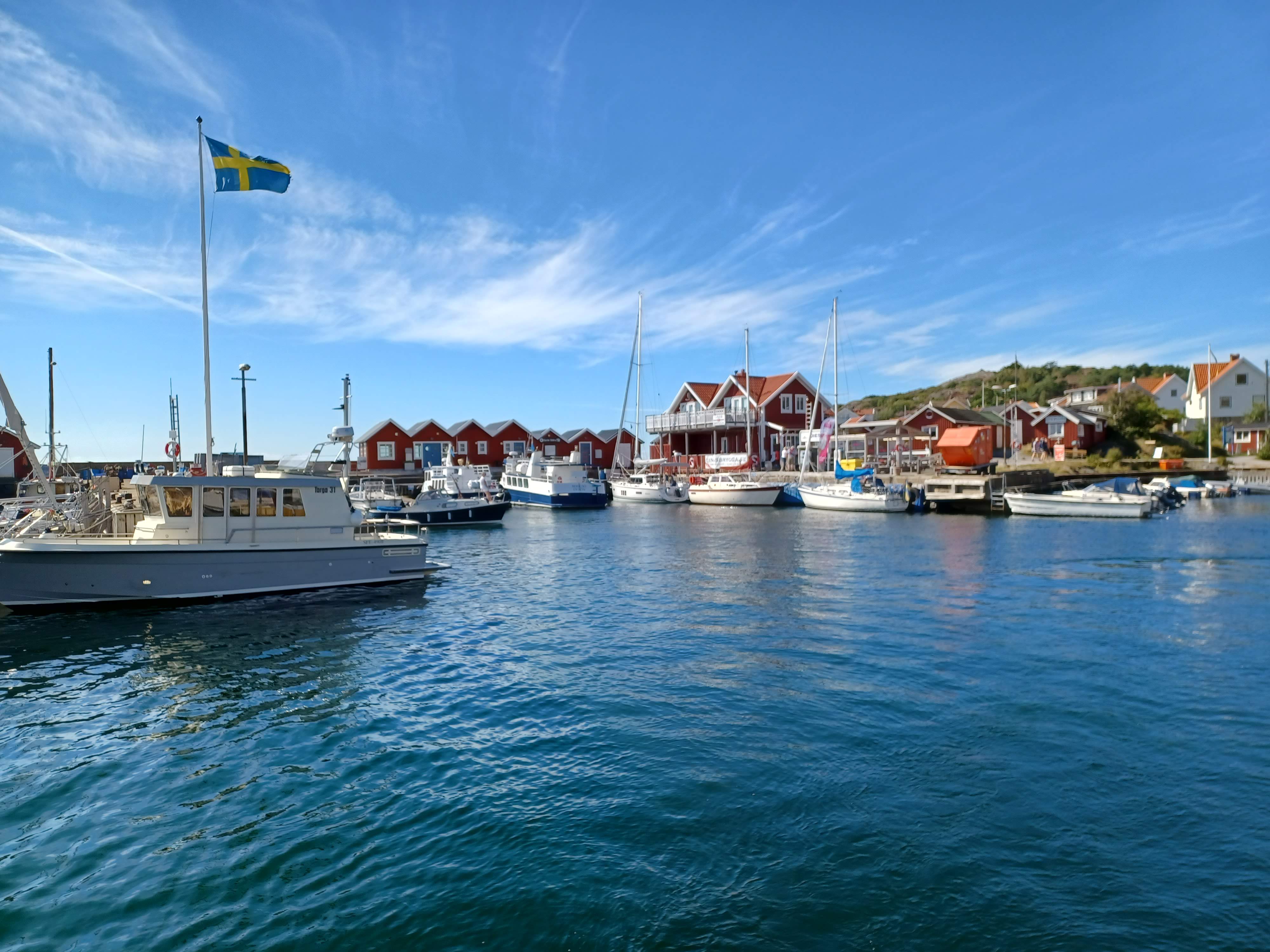 Dyrön and Dyröns Hamn (archipelago island)