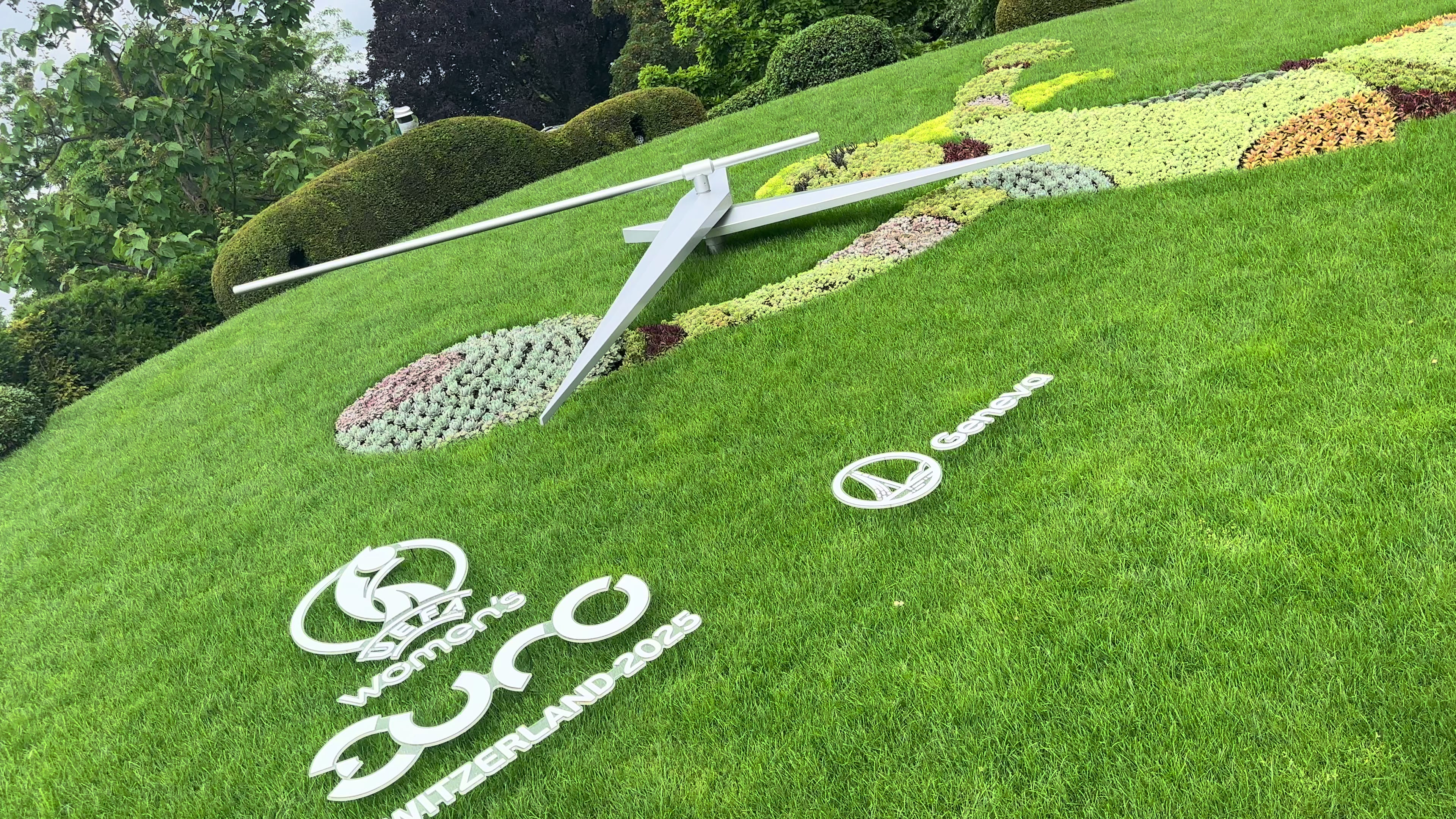 English Garden (Jardin Anglais) & Flower Clock