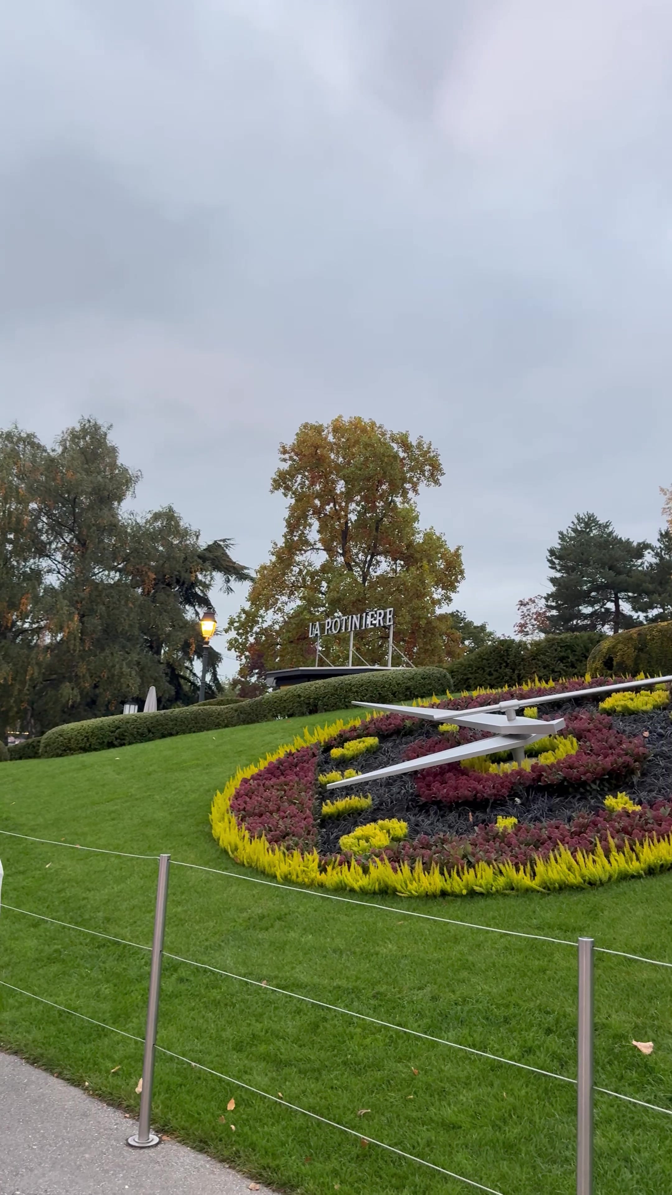 English Garden (Jardin Anglais) & Flower Clock