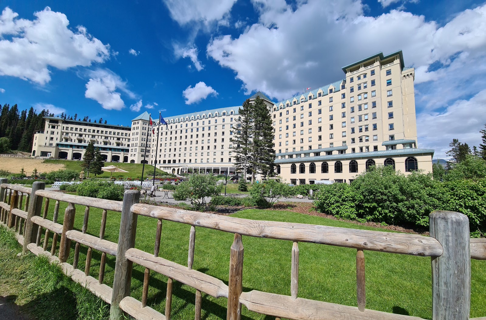 תמונה עבור Fairmont Chateau Lake Louise