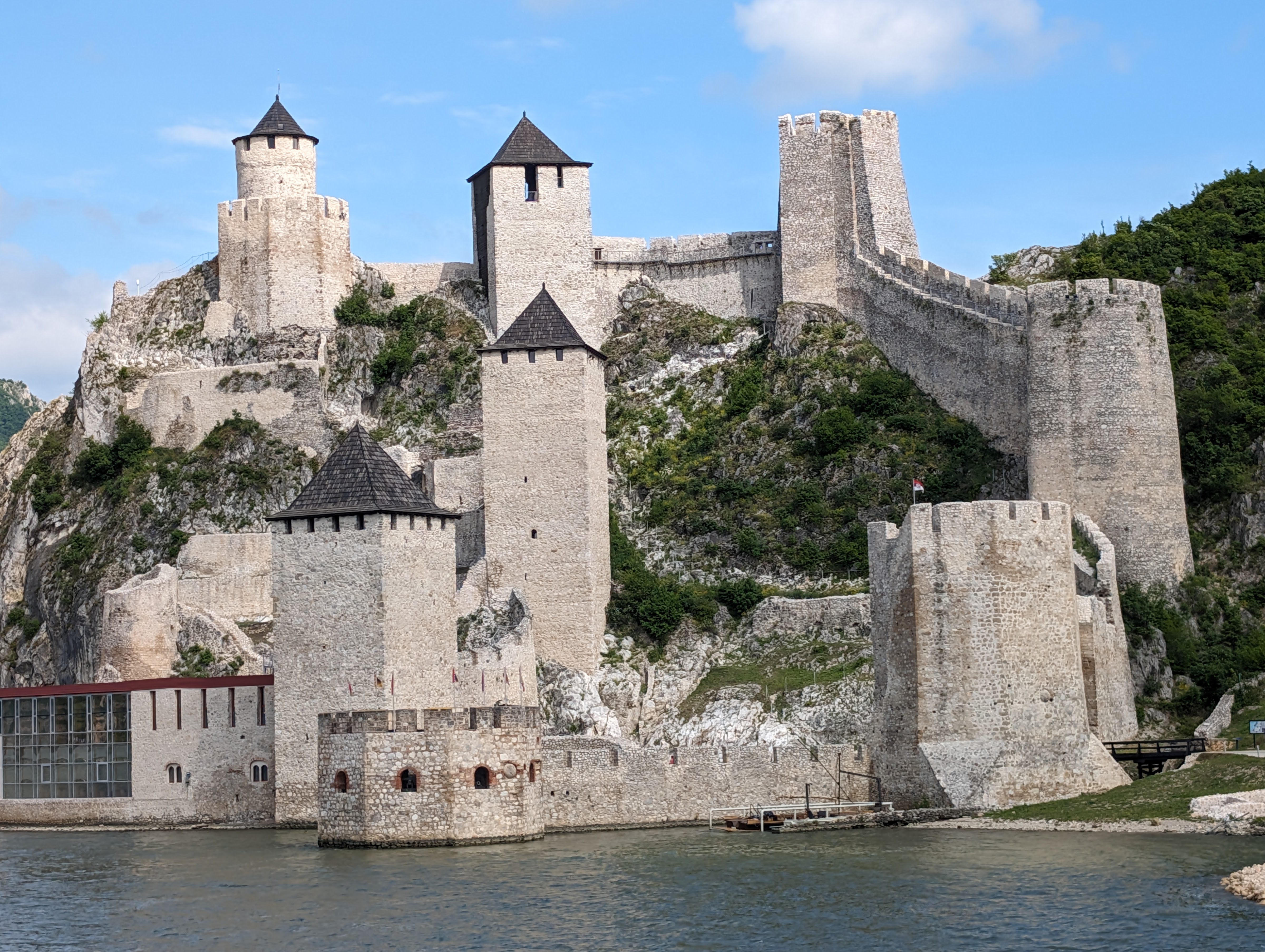 מבצר גולובאץ (Golubac Fortress)