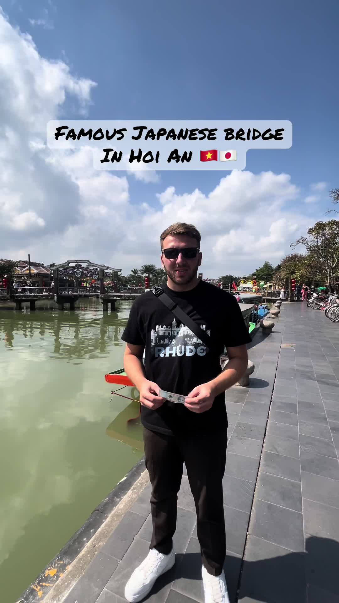 גשר היפני המקורה (Japanese Covered Bridge)