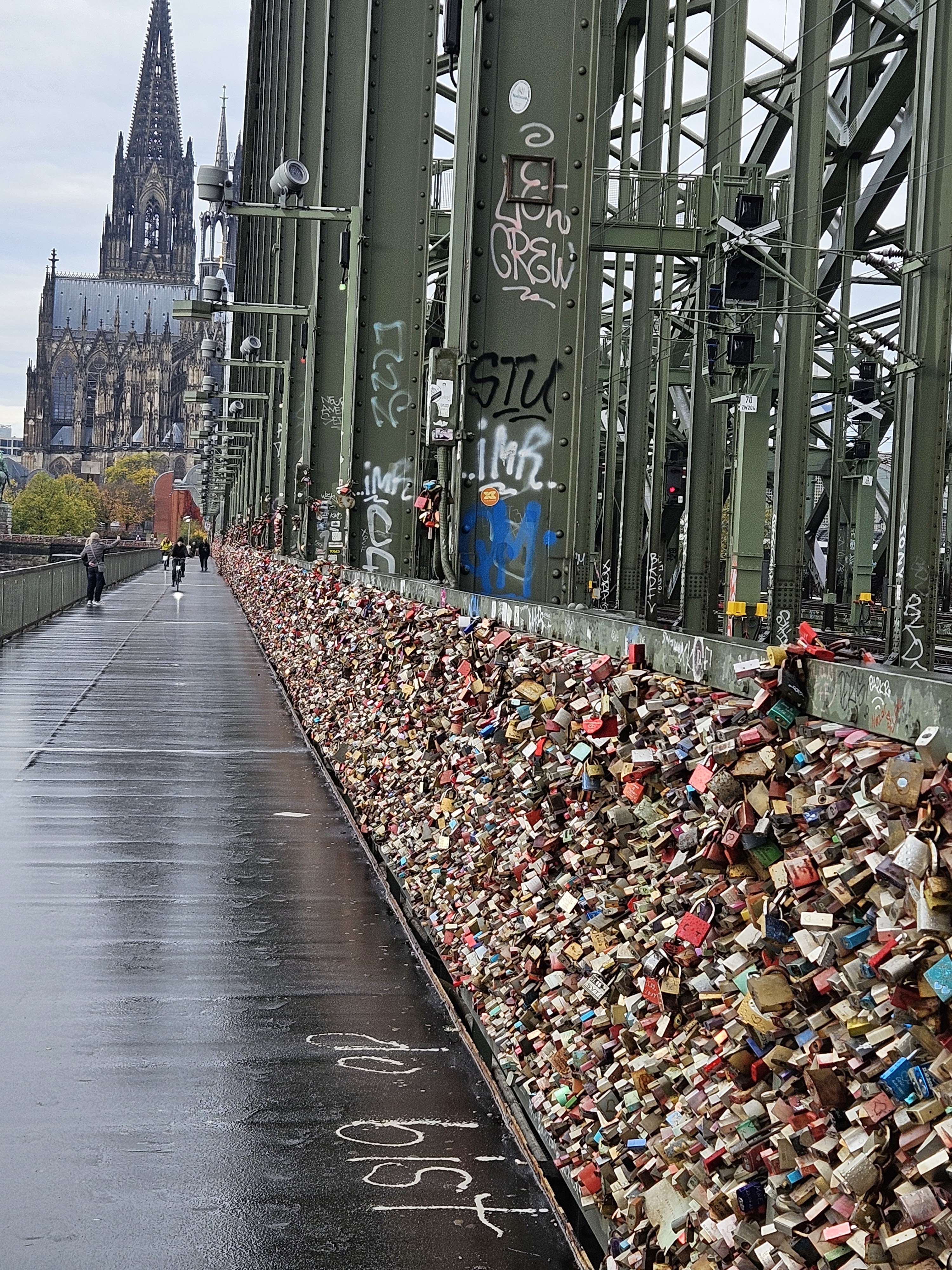 Hohenzollernbrücke (Hohenzollern Bridge)