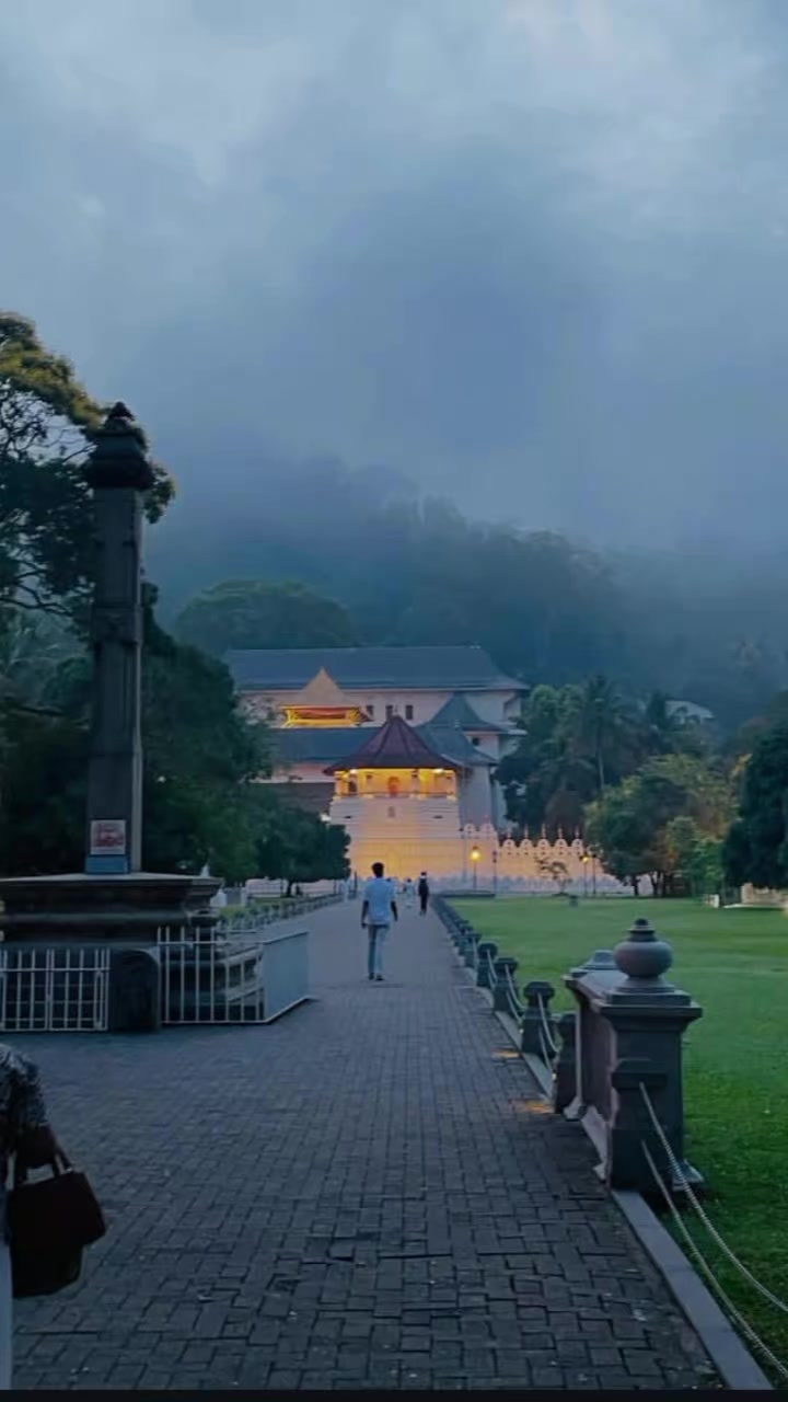 Kandy Lake