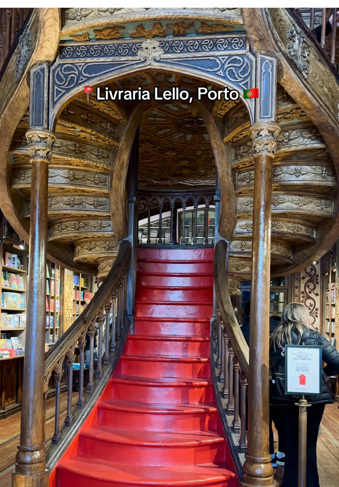 Книжный магазин Лелло (Livraria Lello)