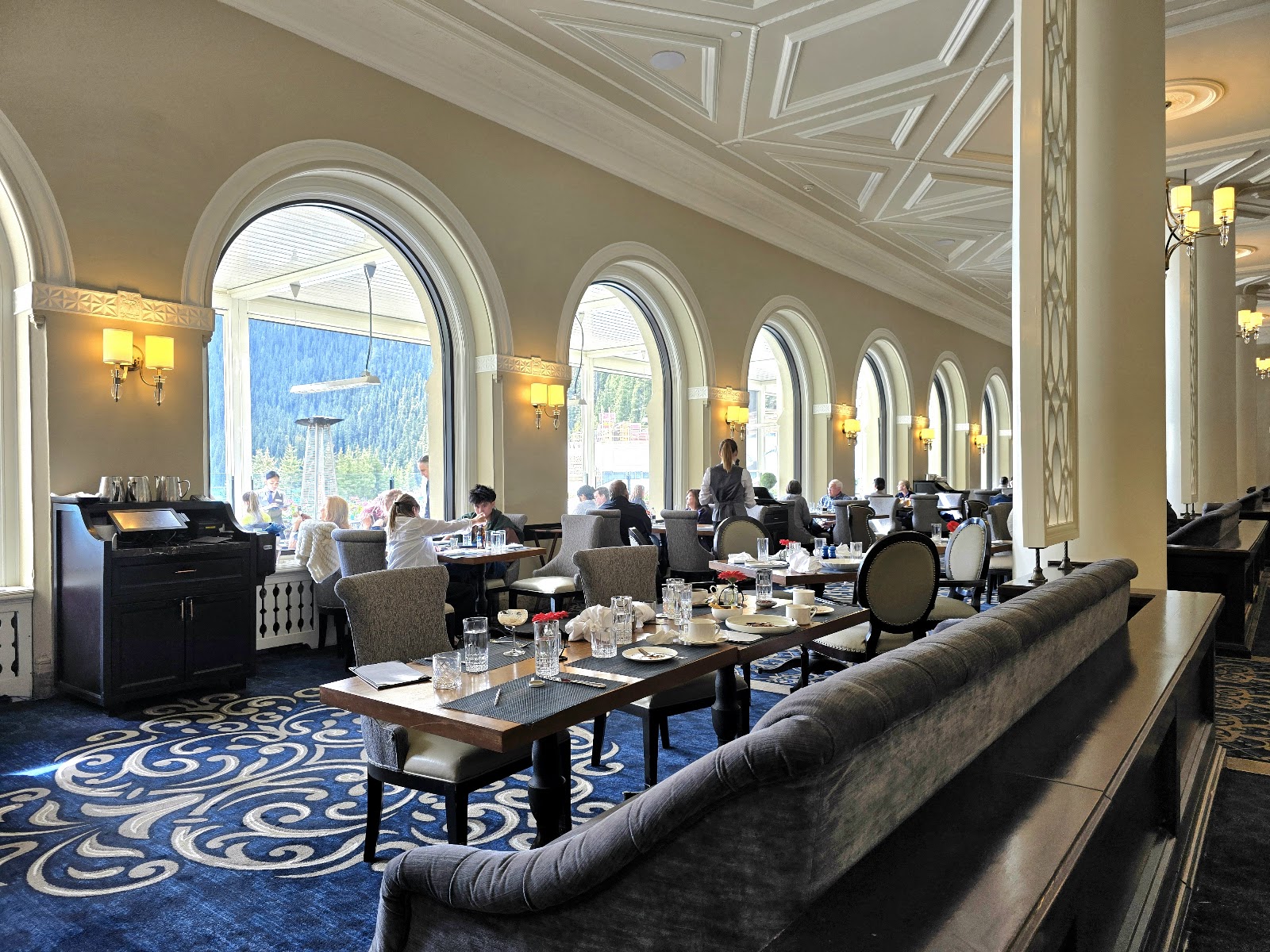 Picture for Fairmont Chateau Lake Louise – Lakeview Lounge (Lake Louise)