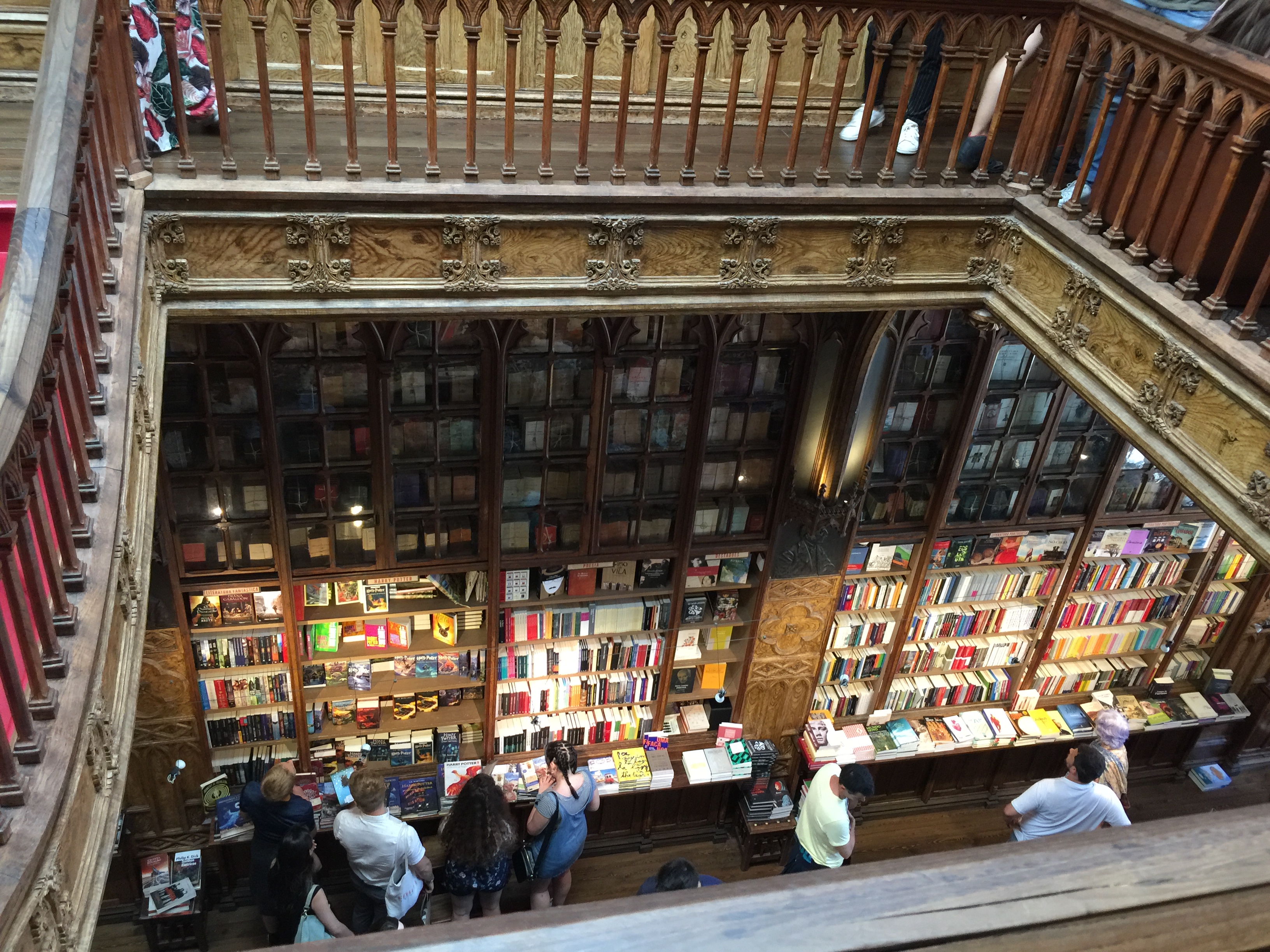 Книжный магазин Лелло (Livraria Lello)