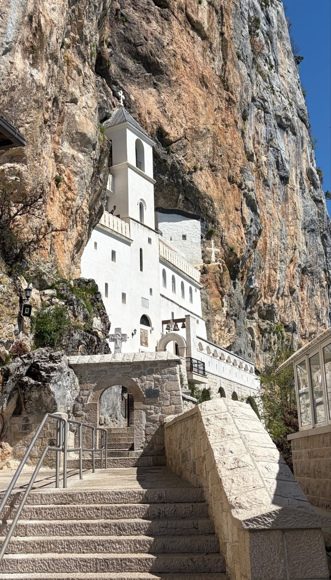 מנזר אוסטרוג (Ostrog Monastery)