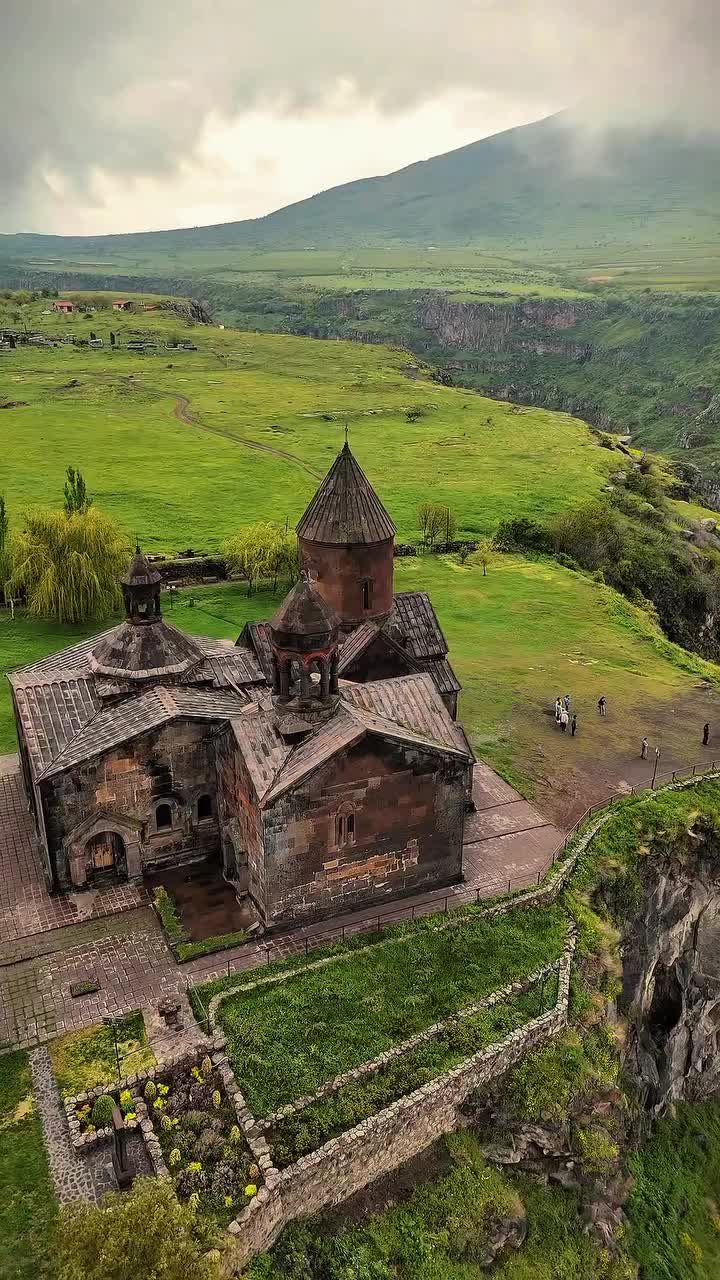 Монастырь Сагмосаванк (Saghmosavank Monastery)