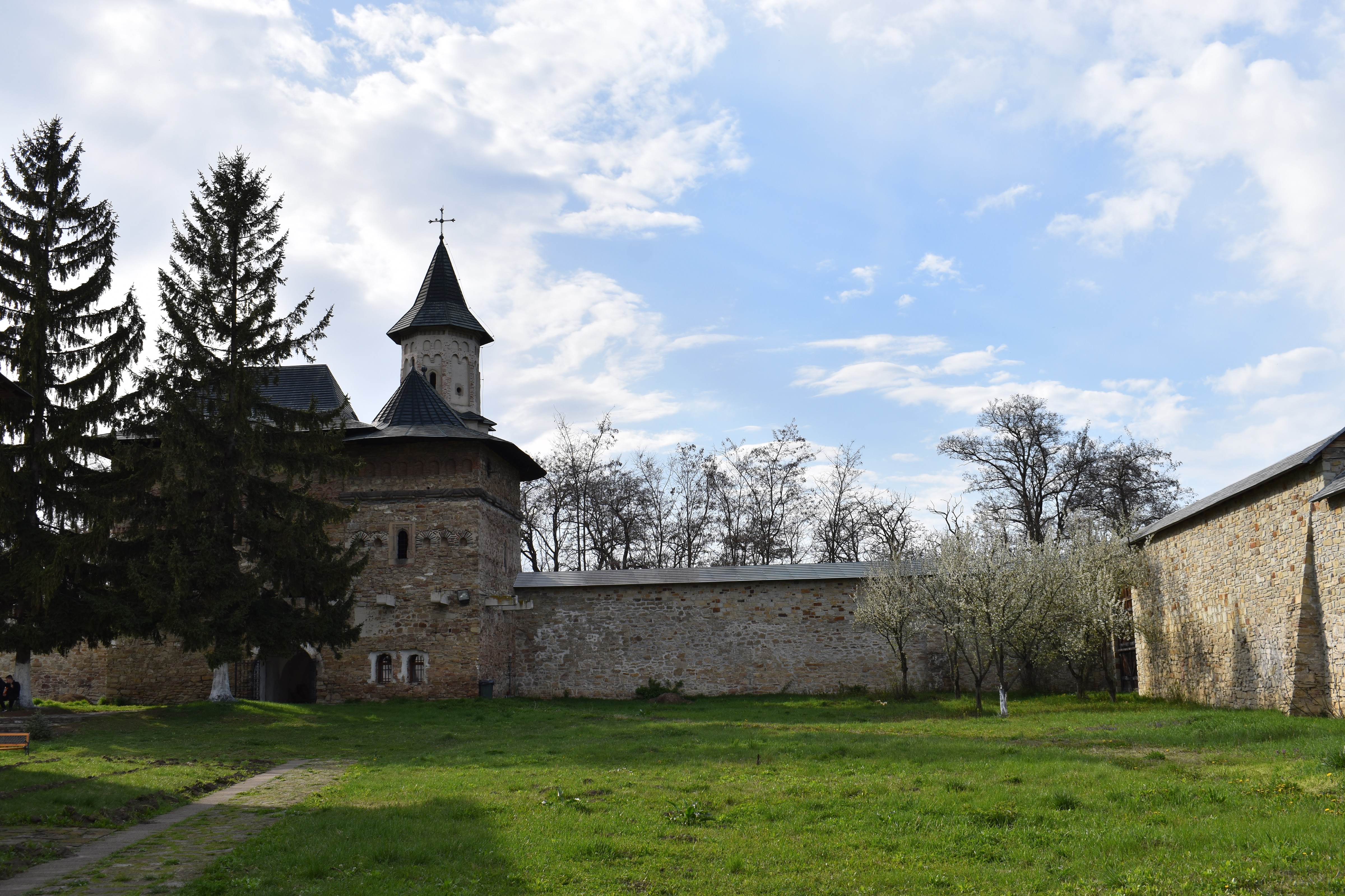 Монастырь Замка (Mănăstirea Zamca)