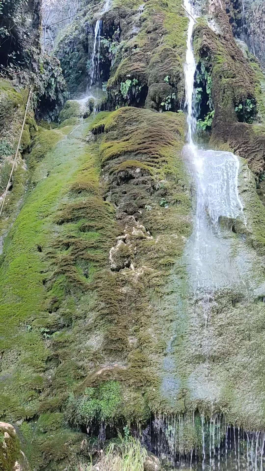 מפל קאלדרימוס (Caledonia Waterfalls)