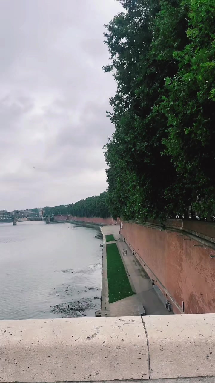נהר הגרון (Garonne River)