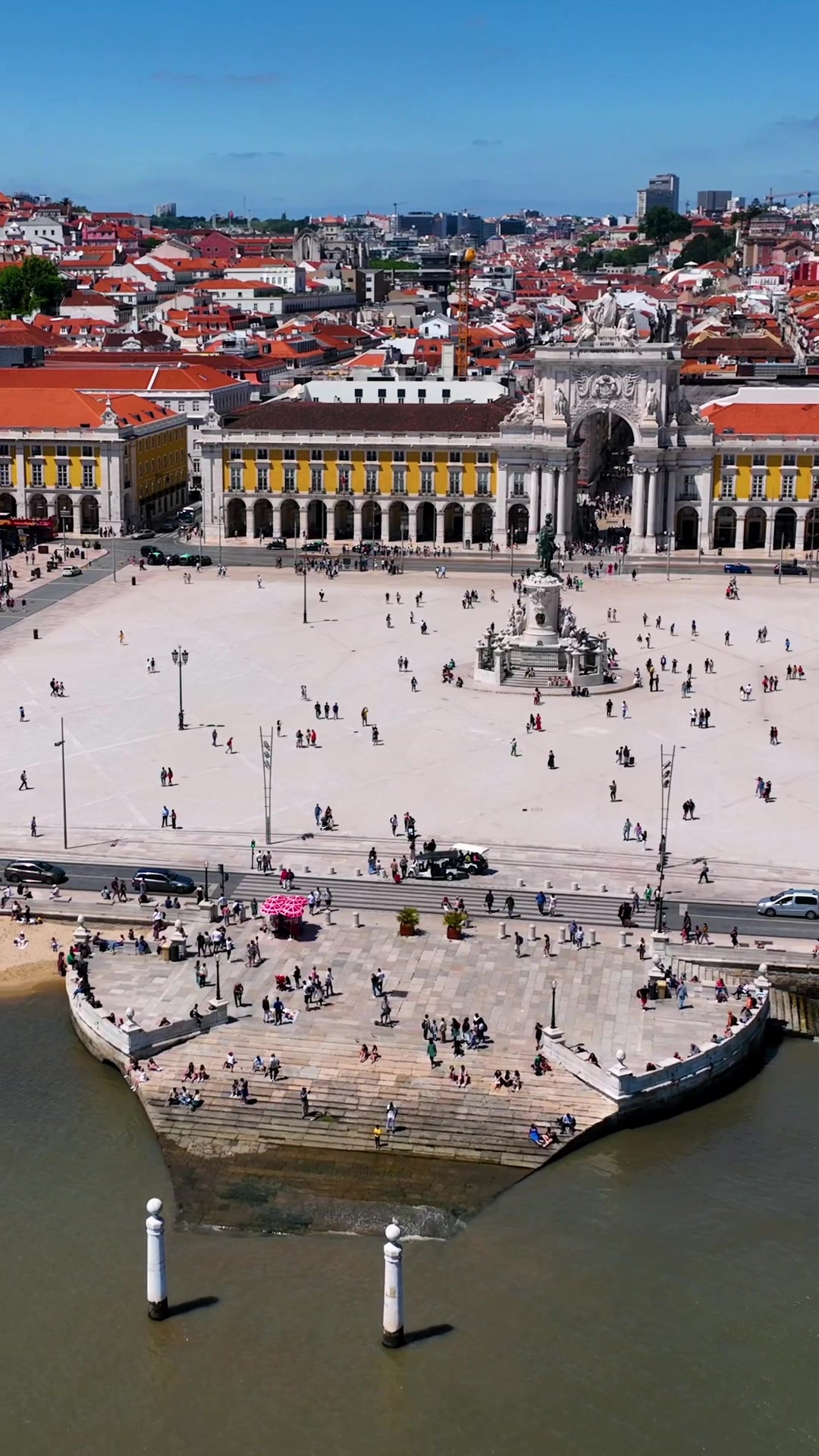 Площадь Коммерции (Praça do Comércio)