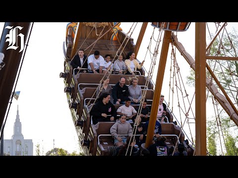 Rainbow's End pirate ship ride, Auckland