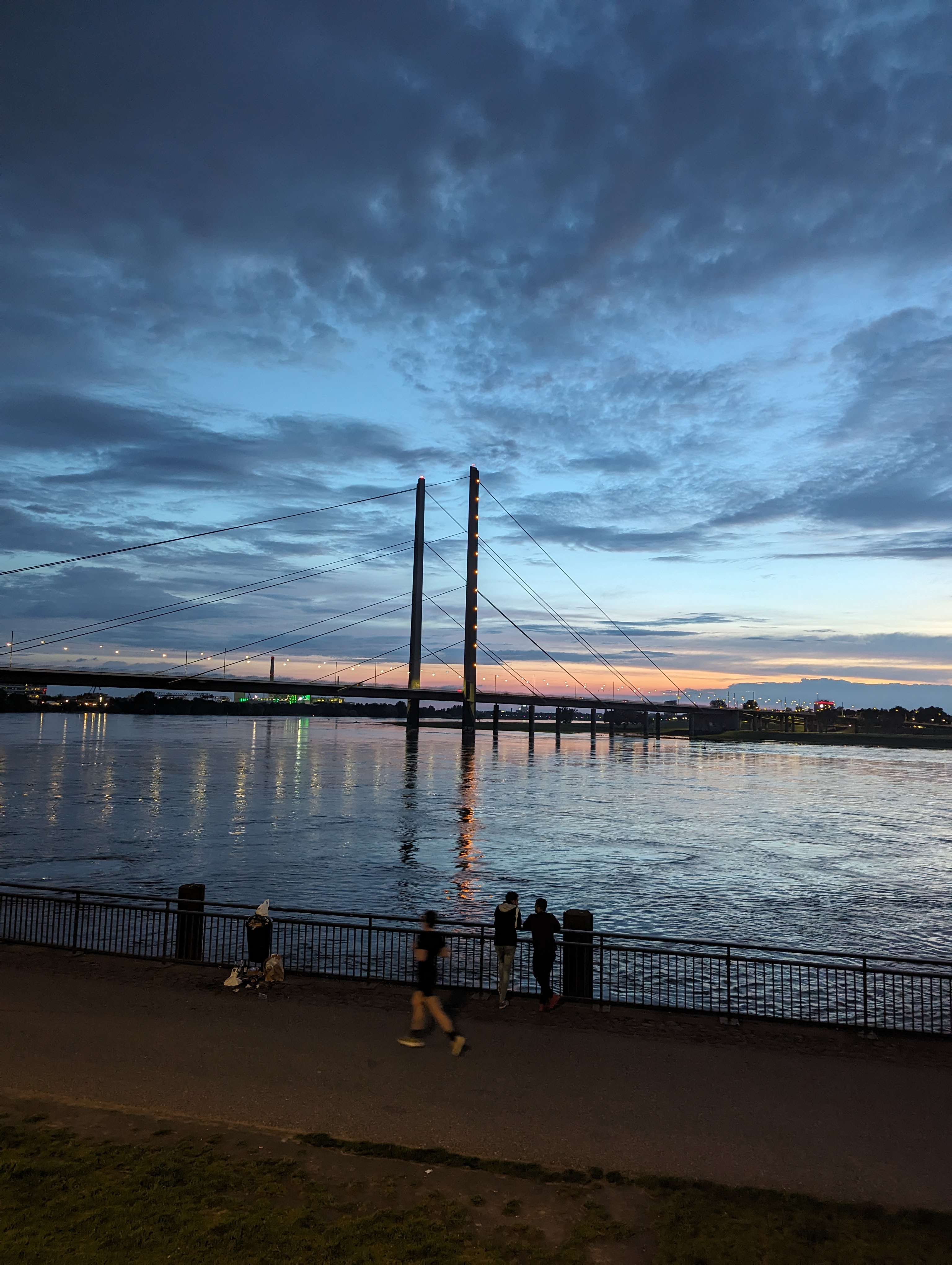 Rhine Promenade (Rheinufer)
