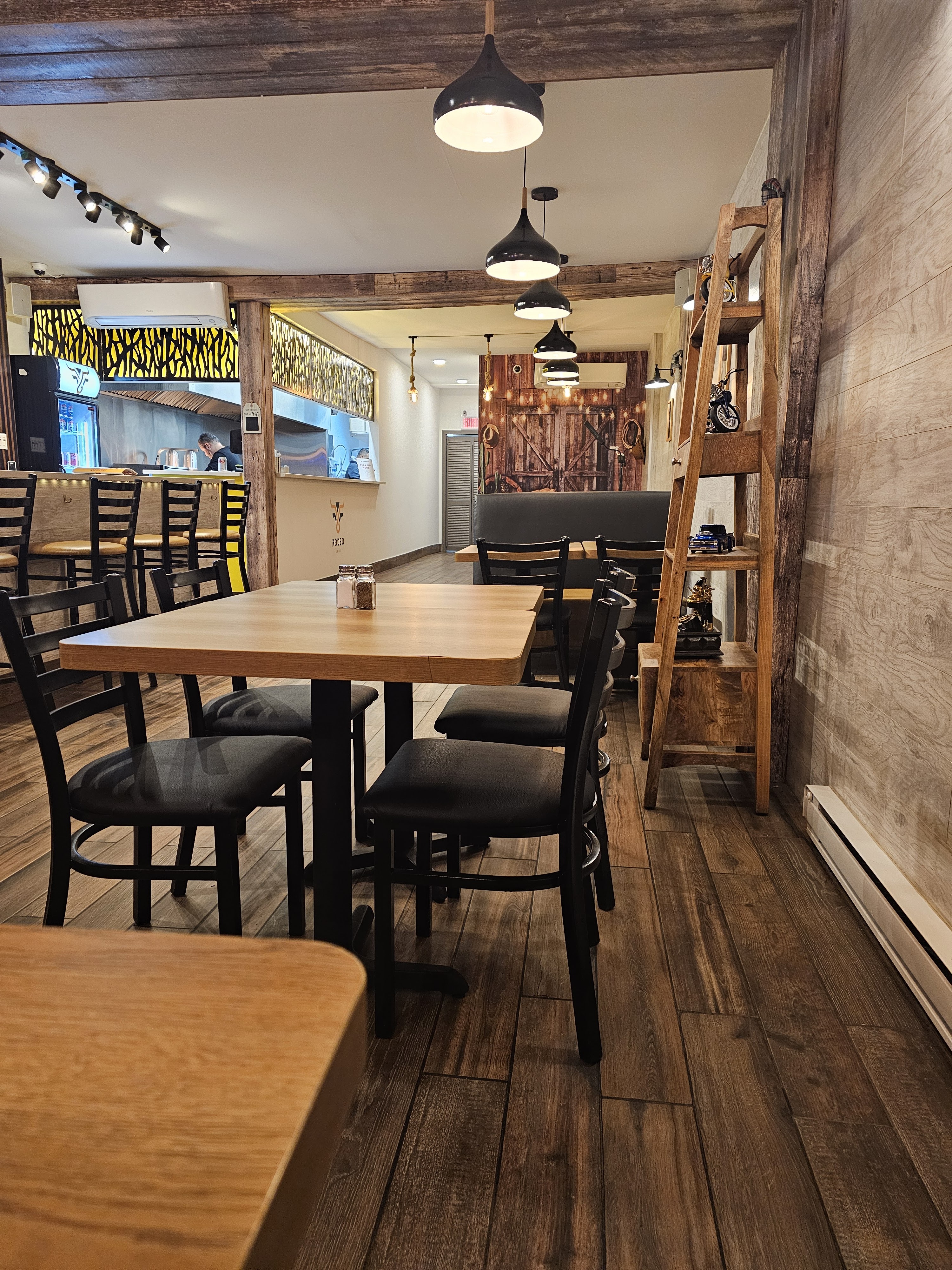 תמונה עבור Restaurant Rodeo Grill Kosher