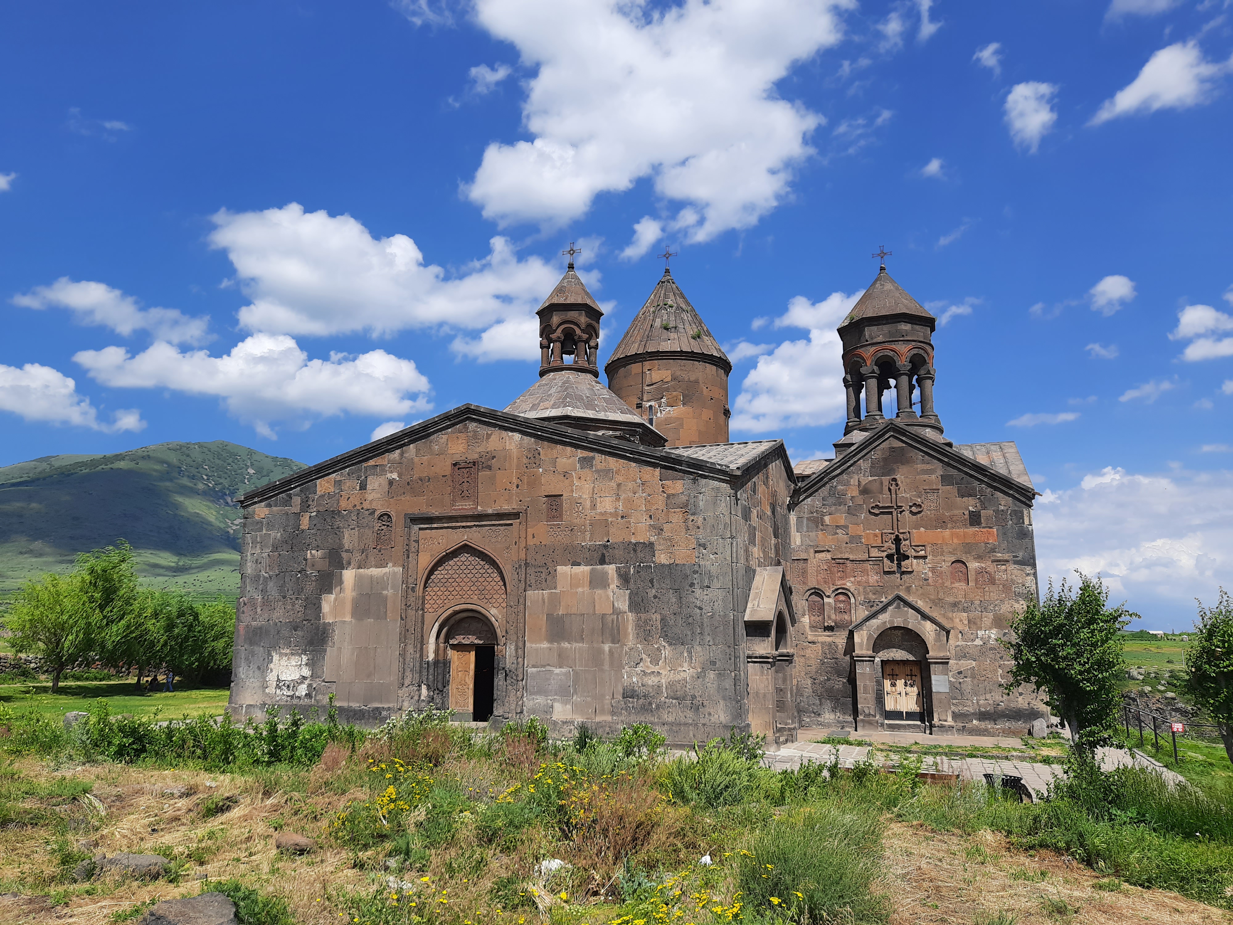 Монастырь Сагмосаванк (Saghmosavank Monastery)