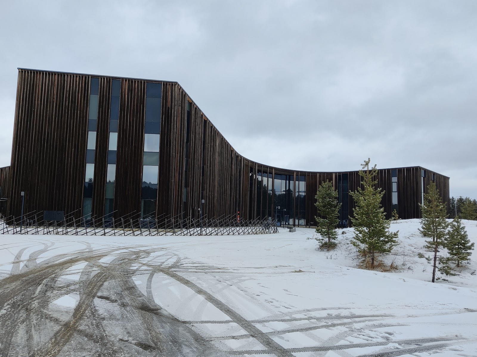 מרכז חוויות סאמי והתרבות (Sámi Cultural Centre Sajos, אם זמין)