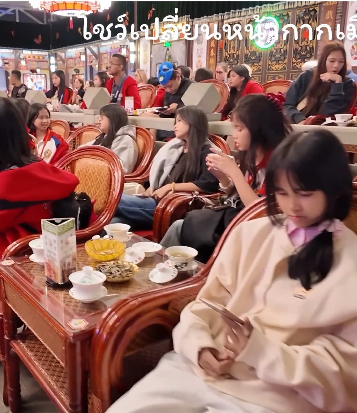 Shufeng Yayun Sichuan Opera (蜀风雅韵川剧变脸表演)