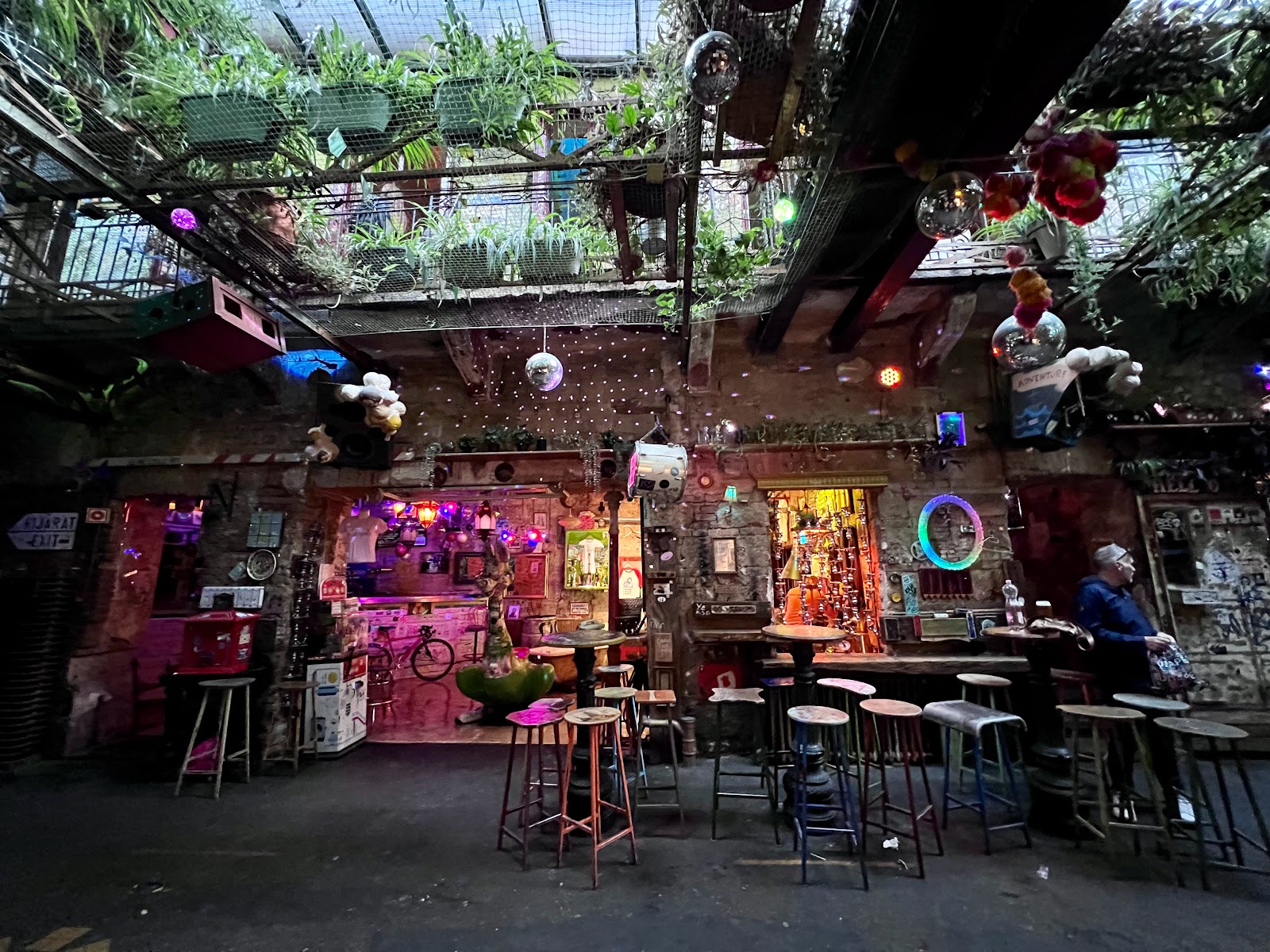 תמונה עבור Szimpla Kert Ruin Pub