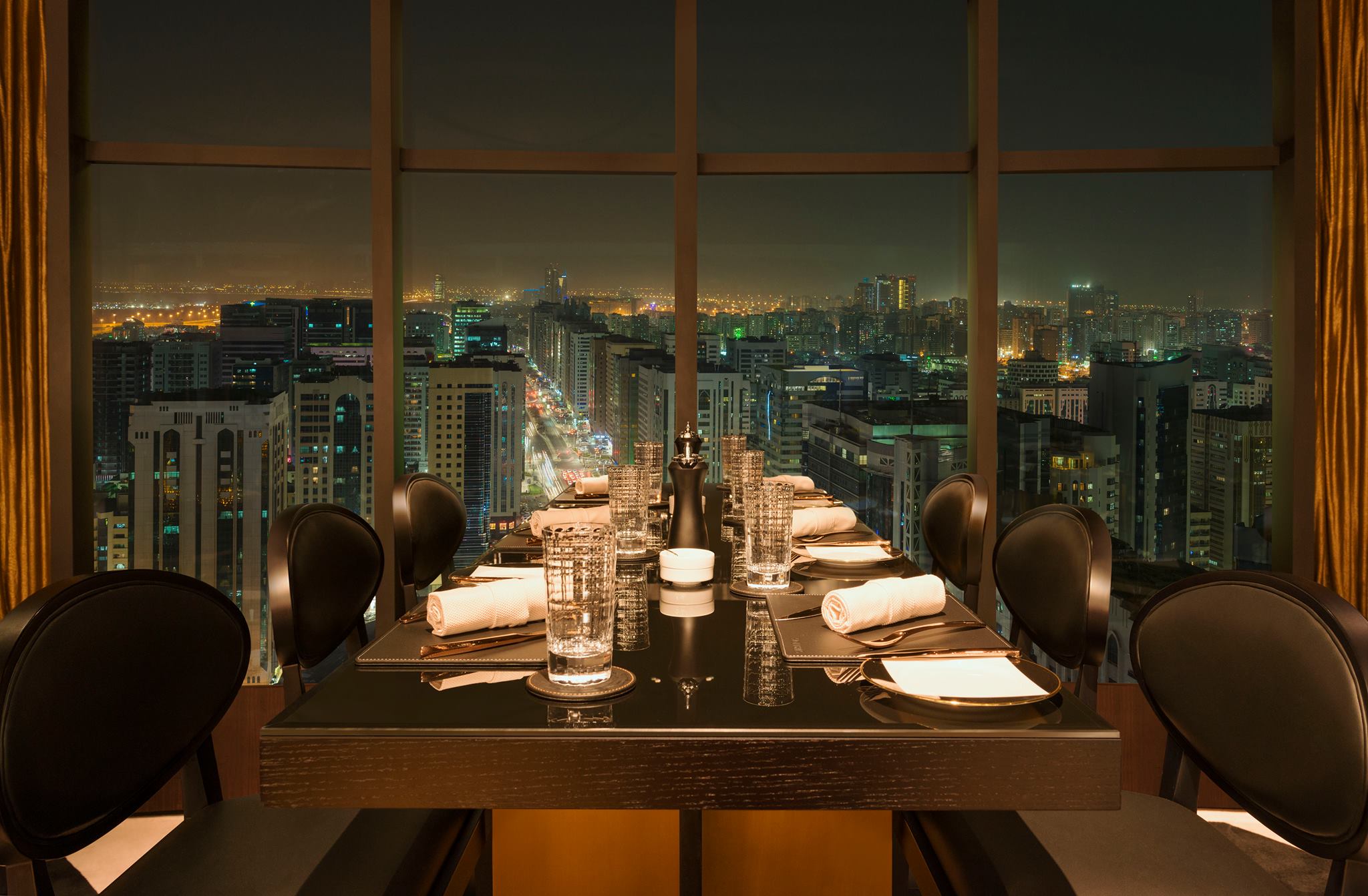 תמונה עבור Stratos Revolving Lounge & Grill