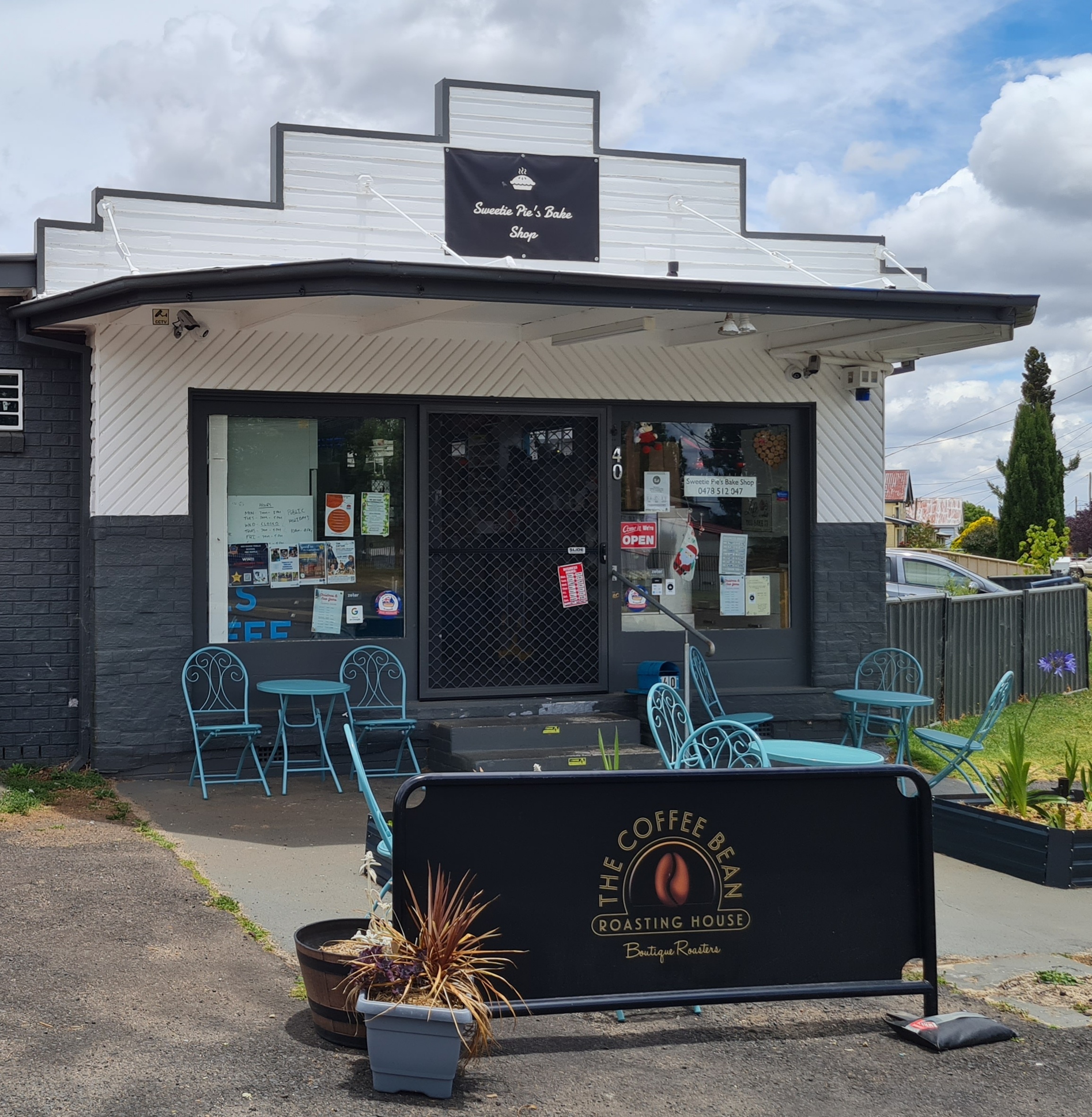 Picture for The Three Little Pigs (Glen Innes)